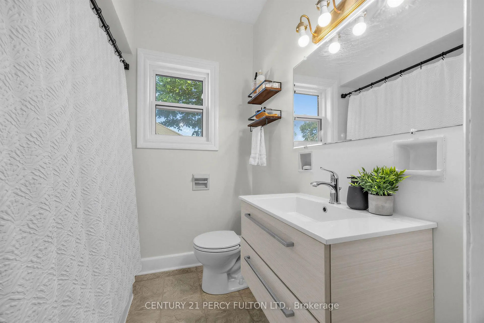 Photo 21 of 22 Westmount Street, Oshawa, Vanier — HOMEH