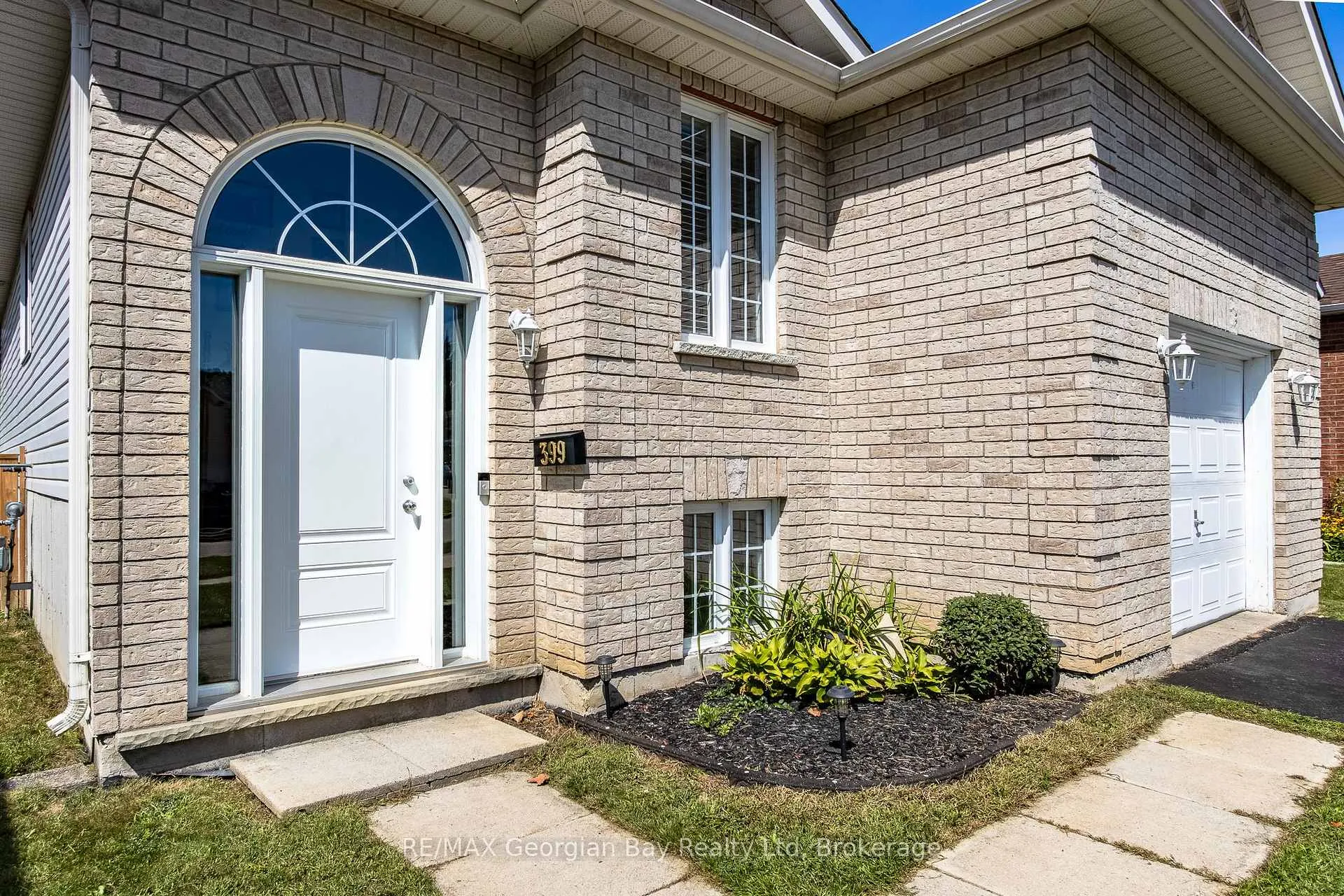 Photo 2 of 399 Irwin Street, Midland — HOMEH