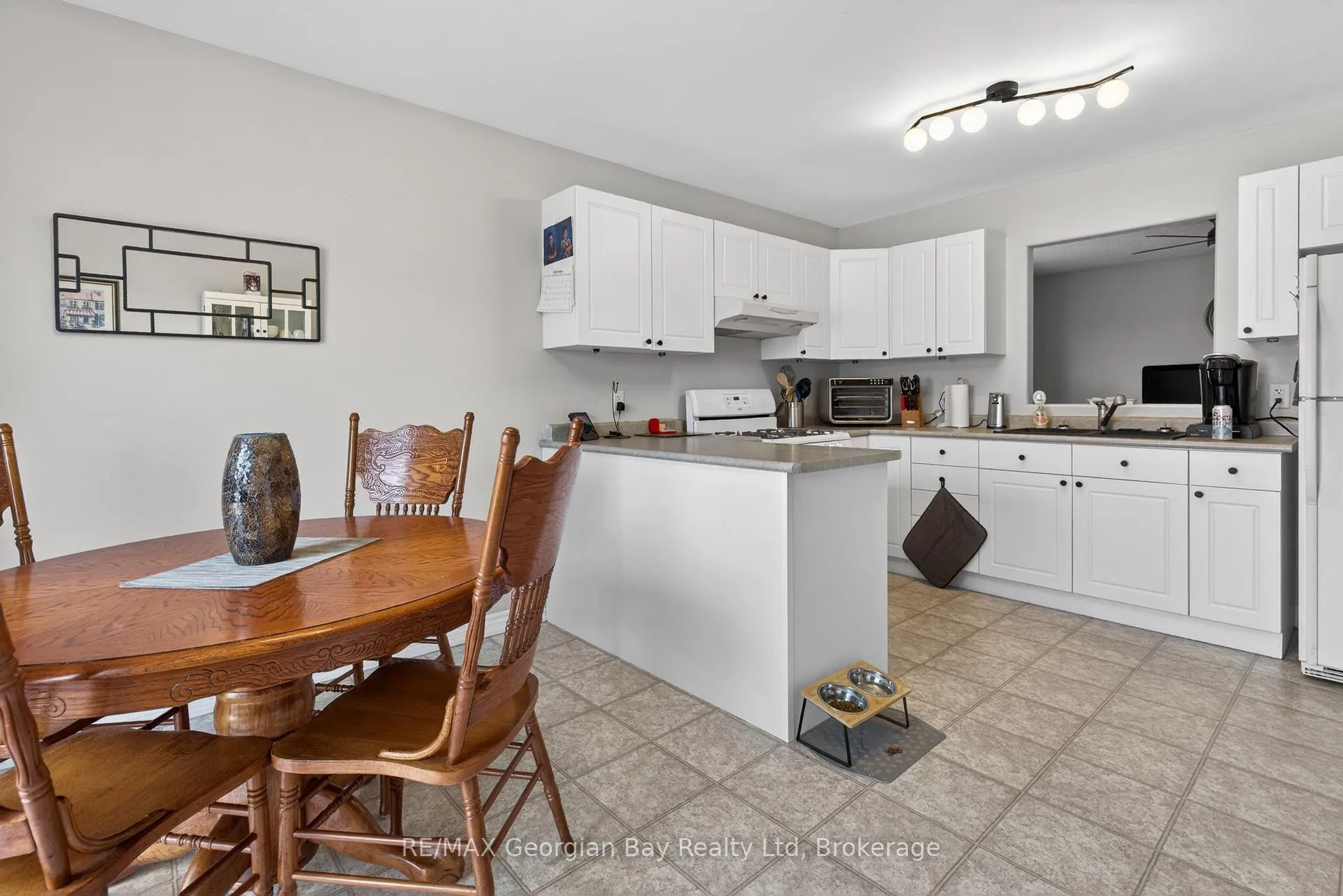 Photo 7 of 399 Irwin Street, Midland — HOMEH