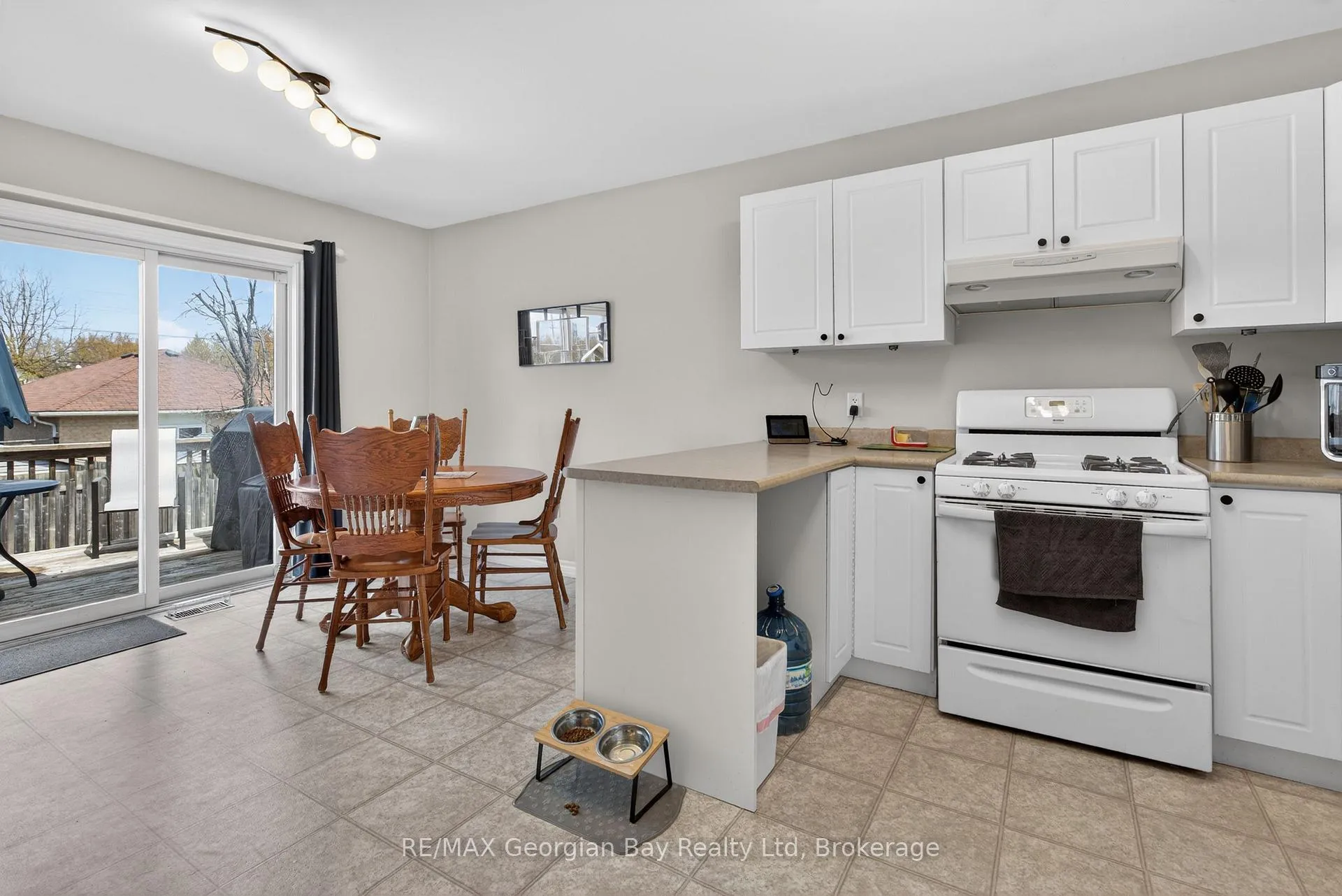 Photo 8 of 399 Irwin Street, Midland — HOMEH