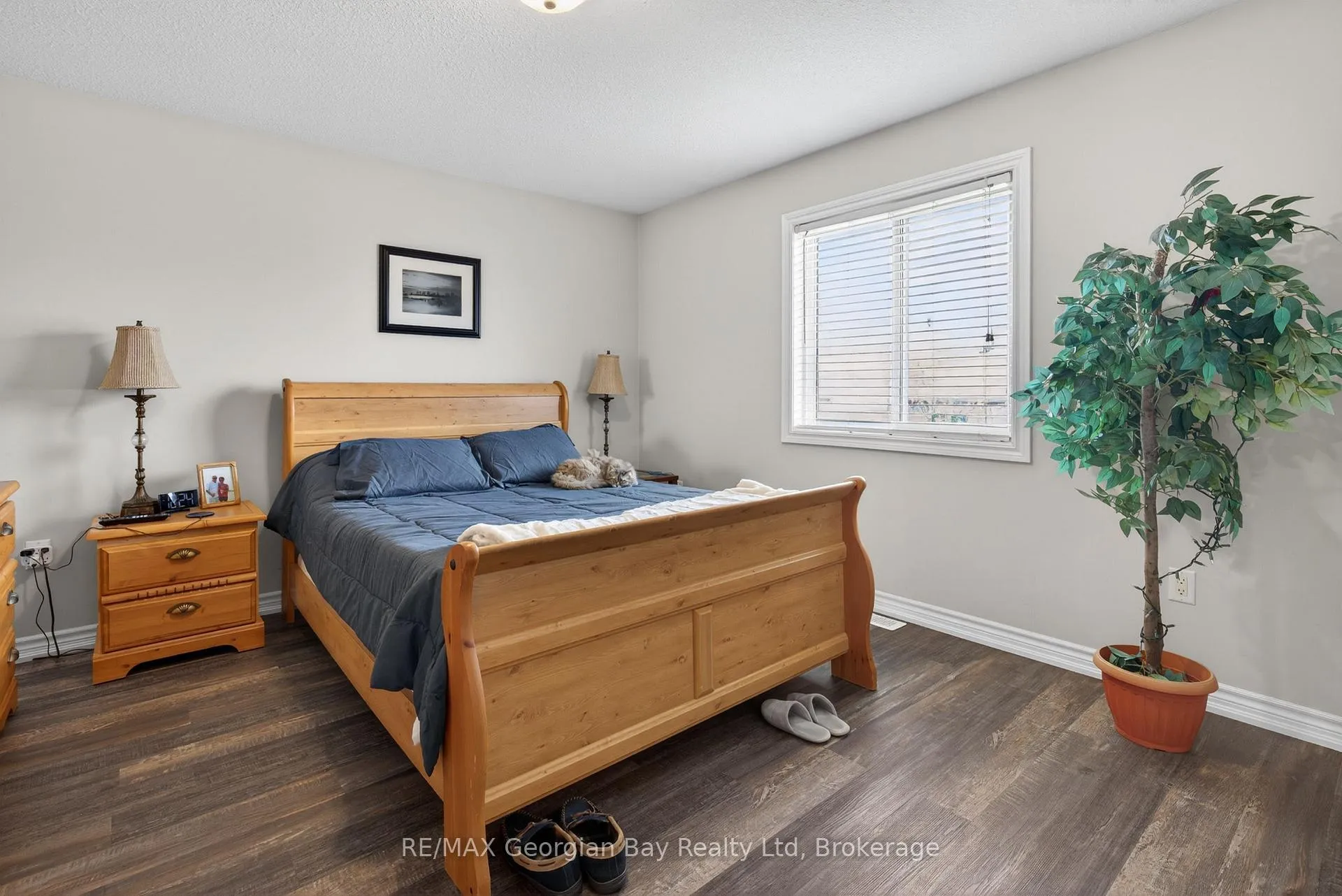 Photo 9 of 399 Irwin Street, Midland — HOMEH