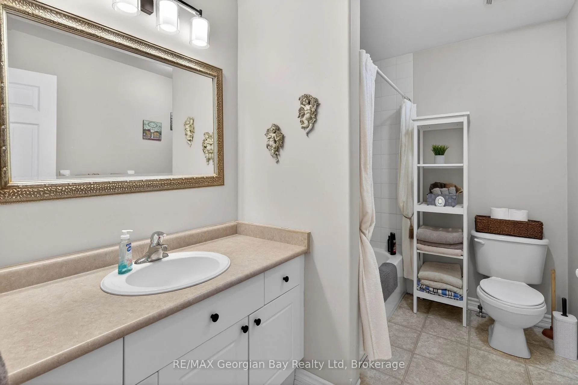 Photo 14 of 399 Irwin Street, Midland — HOMEH