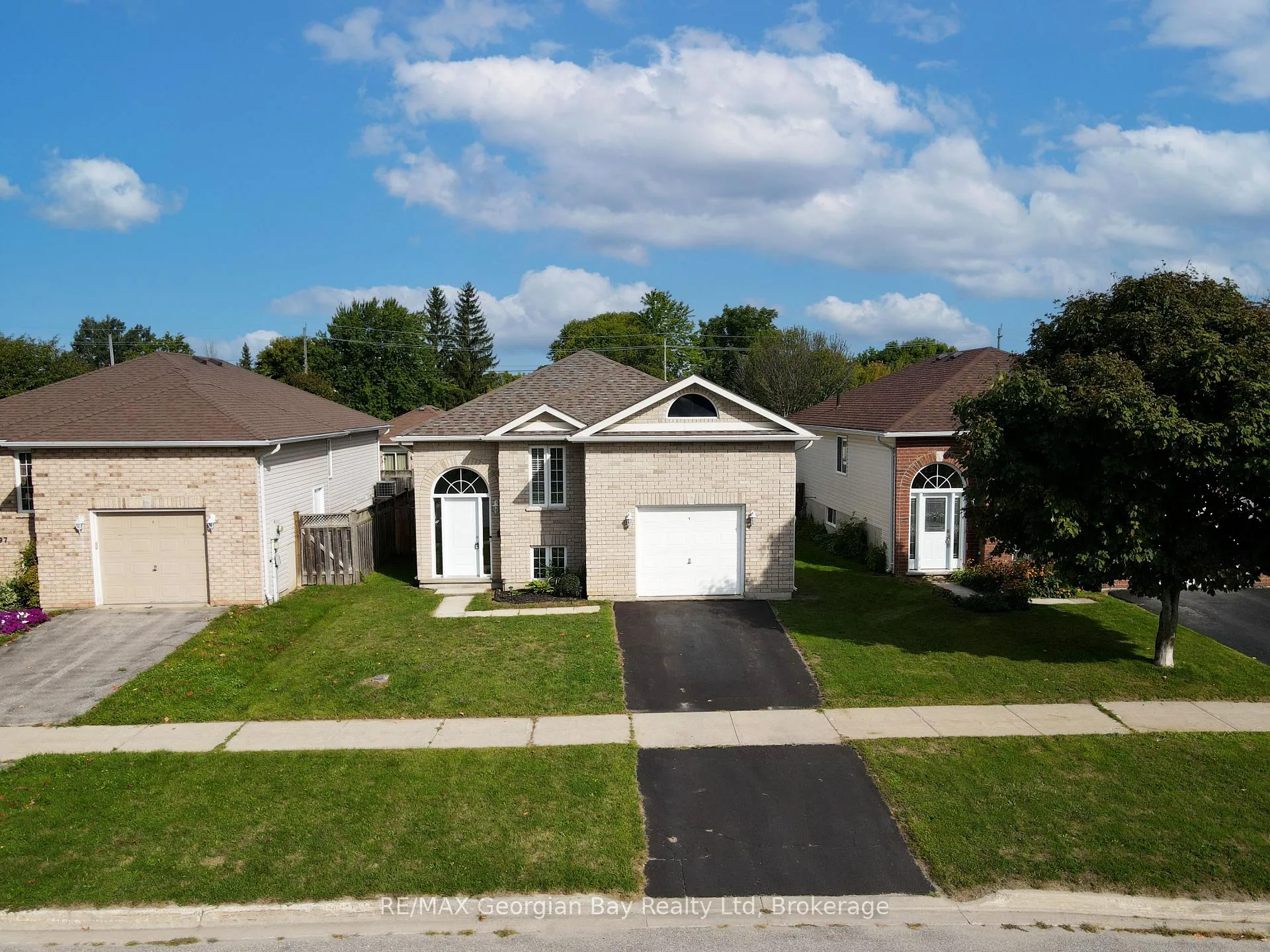 Photo 19 of 399 Irwin Street, Midland — HOMEH