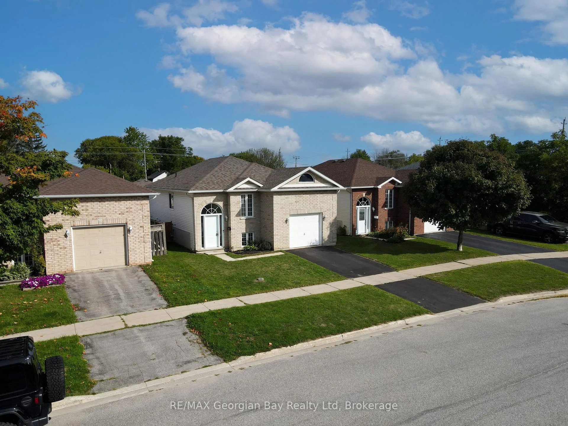 Photo 20 of 399 Irwin Street, Midland — HOMEH