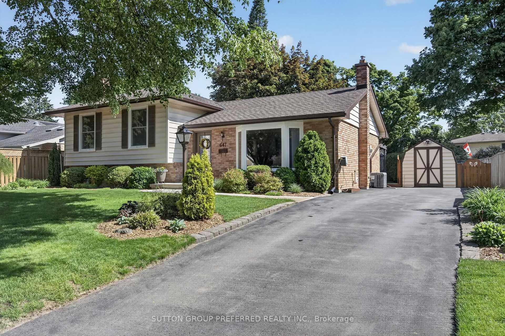 Photo 2 of 647 Glengyle Crescent, London, North H — HOMEH