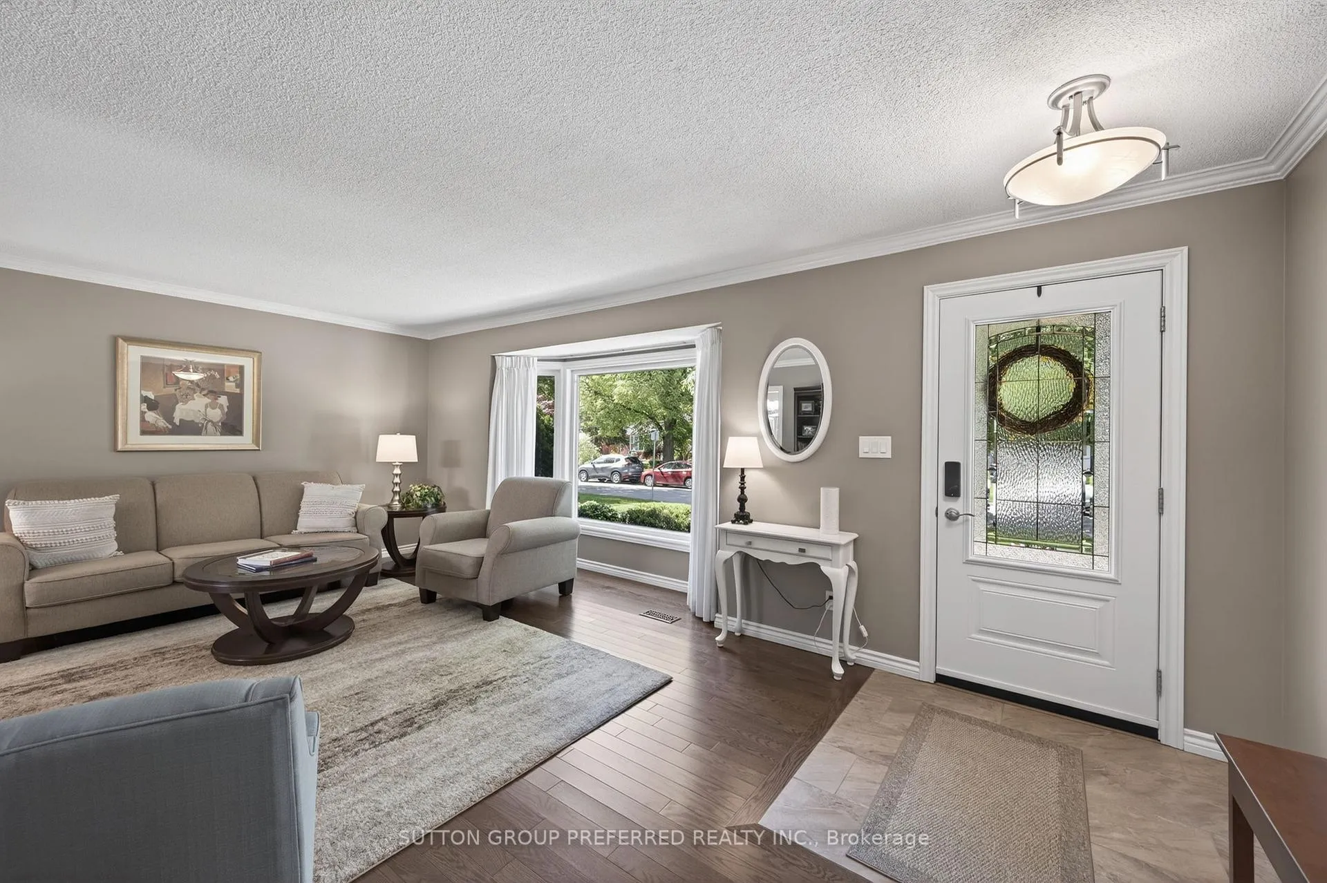 Photo 5 of 647 Glengyle Crescent, London, North H — HOMEH
