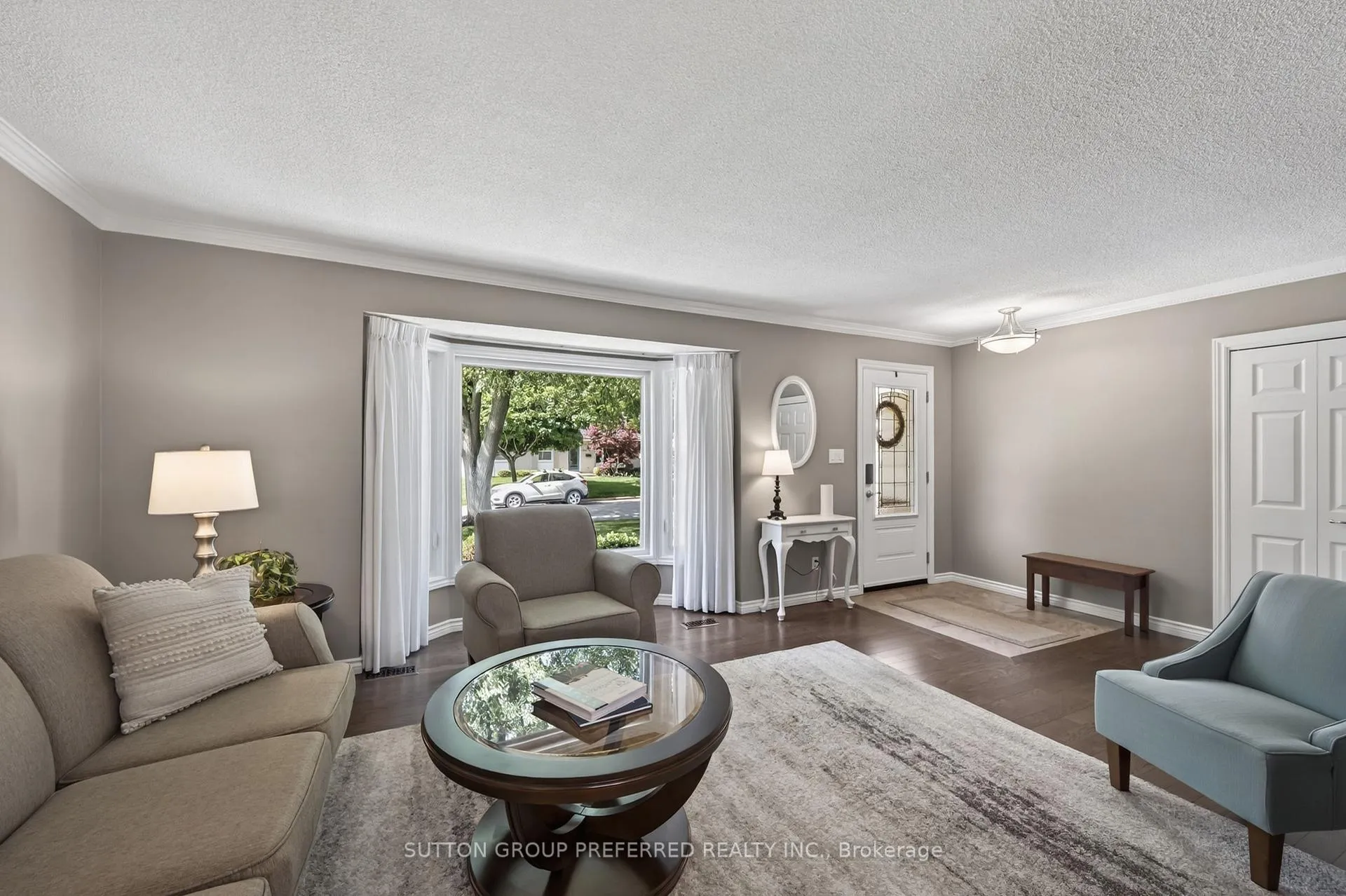 Photo 6 of 647 Glengyle Crescent, London, North H — HOMEH