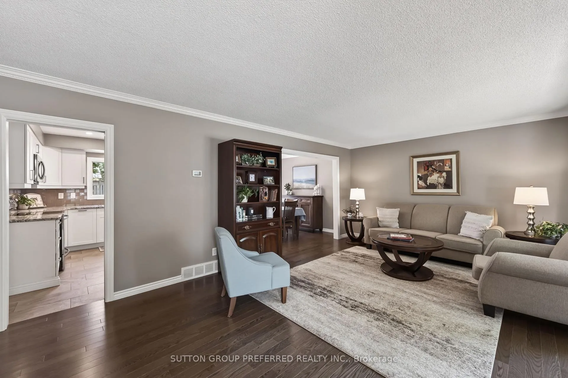 Photo 7 of 647 Glengyle Crescent, London, North H — HOMEH