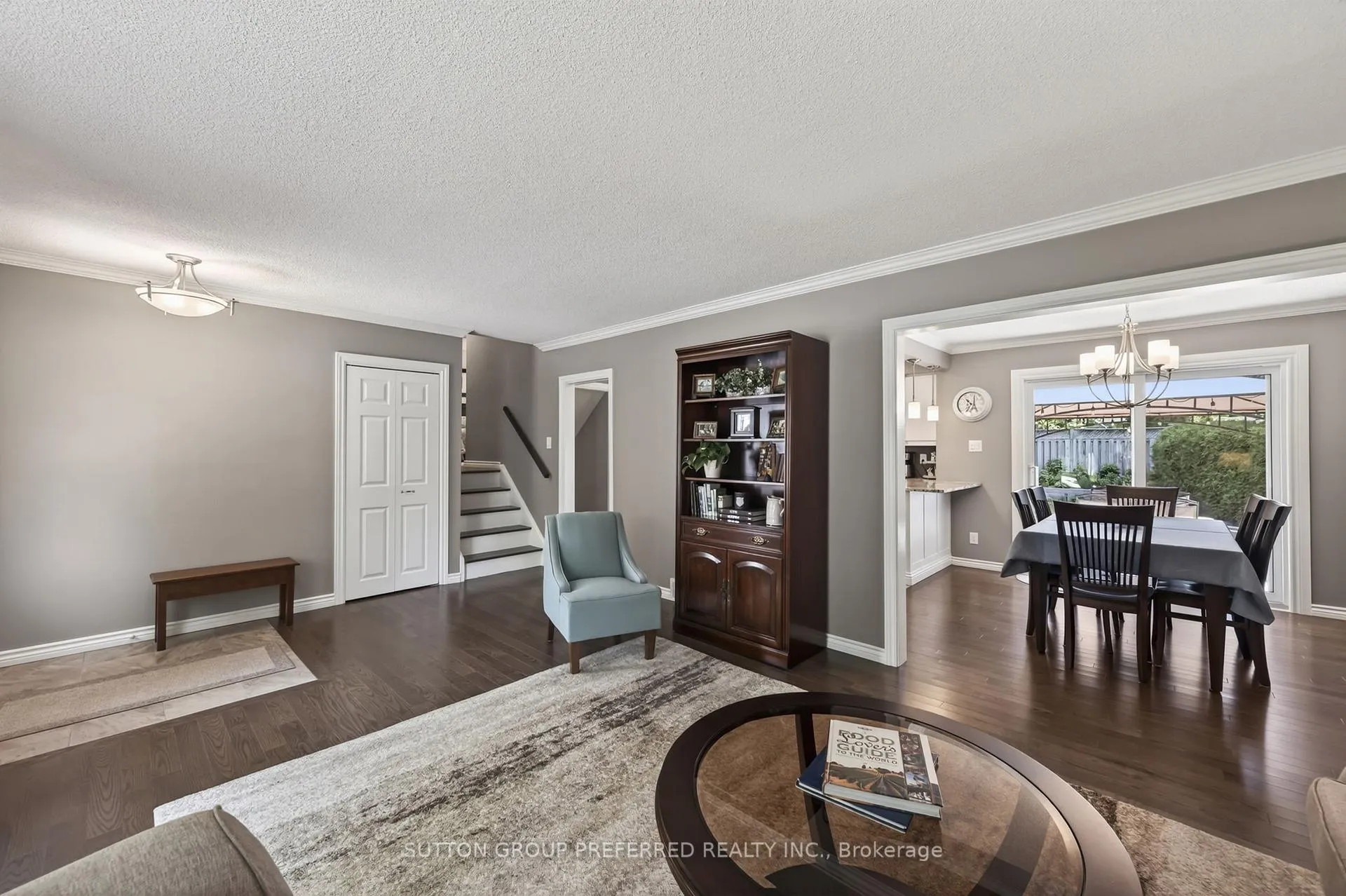 Photo 8 of 647 Glengyle Crescent, London, North H — HOMEH