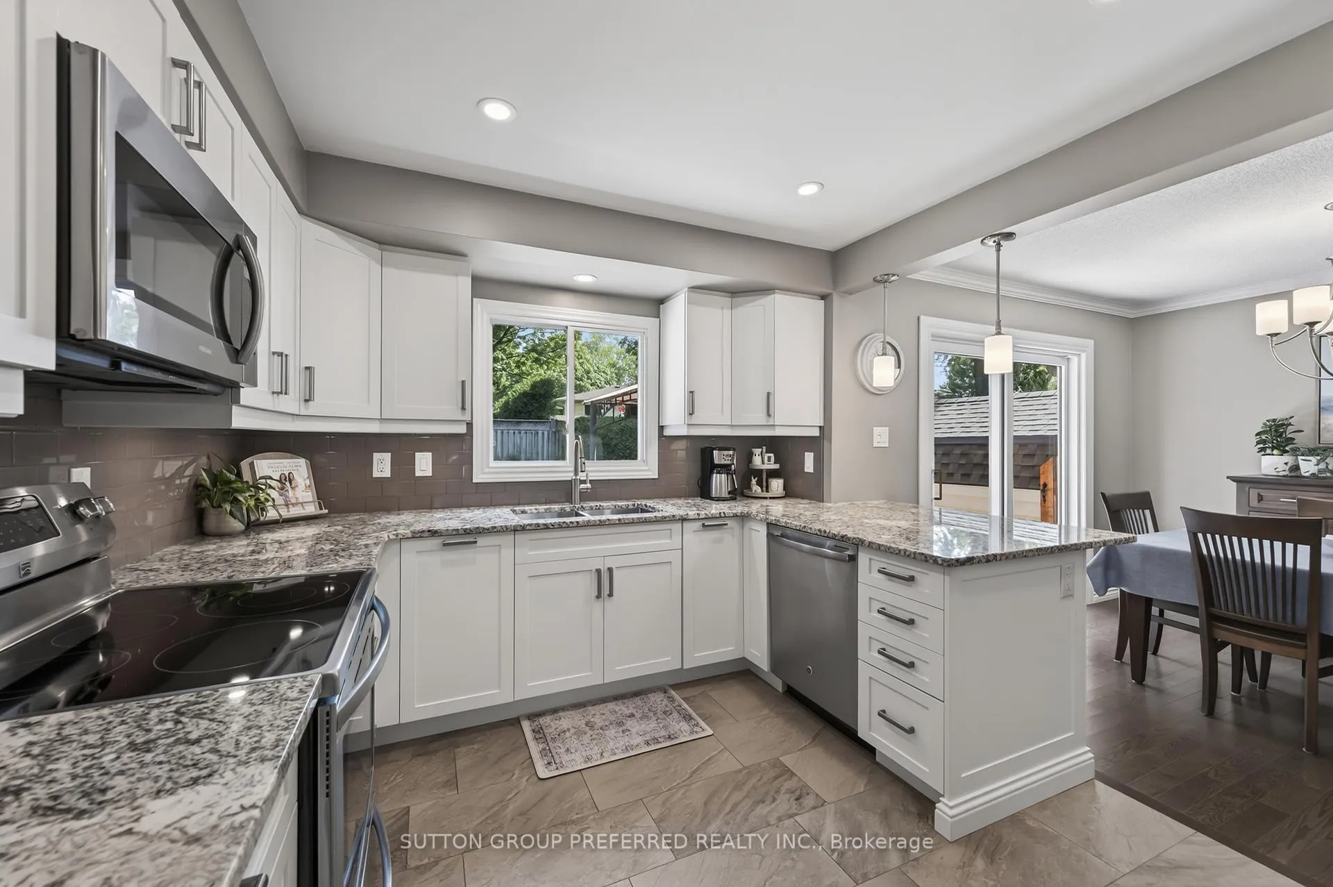 Photo 10 of 647 Glengyle Crescent, London, North H — HOMEH