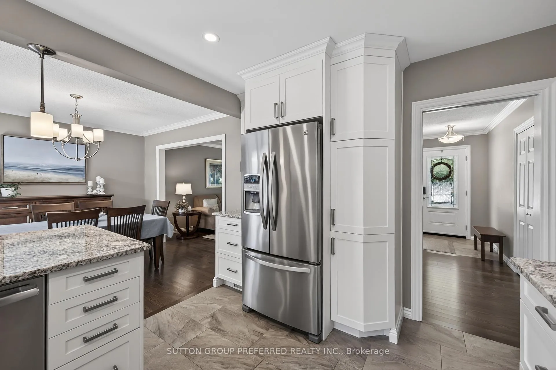 Photo 11 of 647 Glengyle Crescent, London, North H — HOMEH