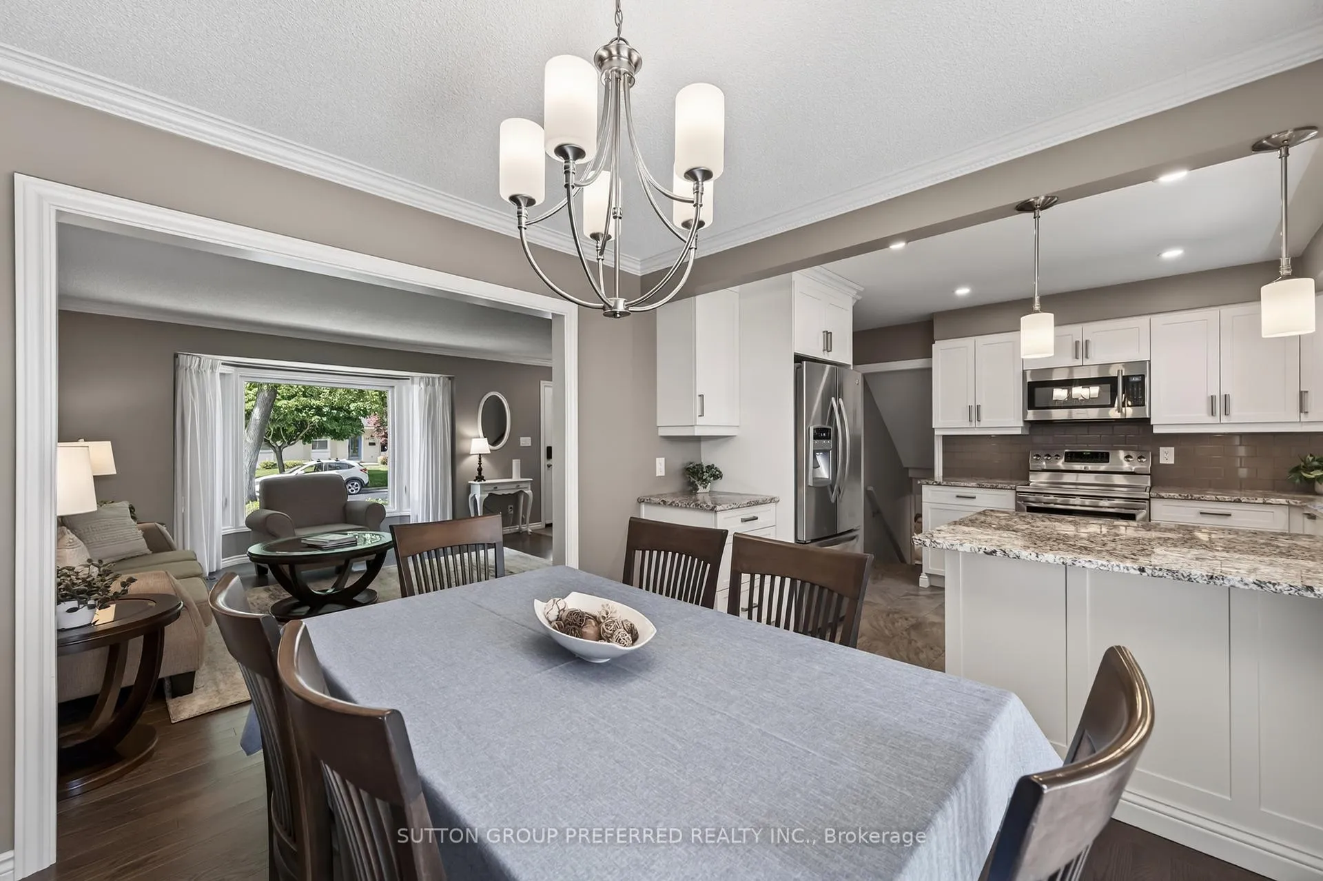 Photo 14 of 647 Glengyle Crescent, London, North H — HOMEH