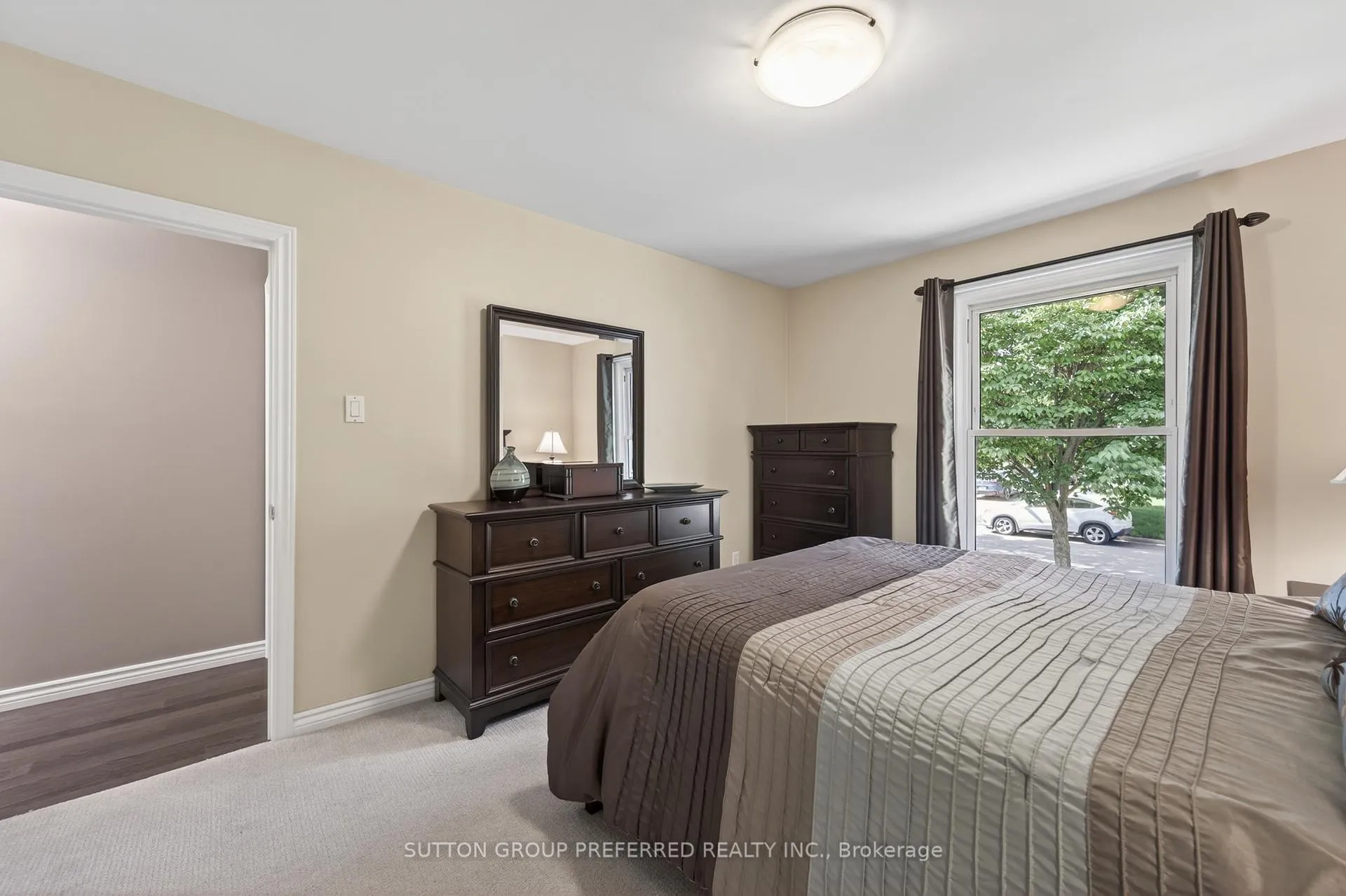 Photo 16 of 647 Glengyle Crescent, London, North H — HOMEH
