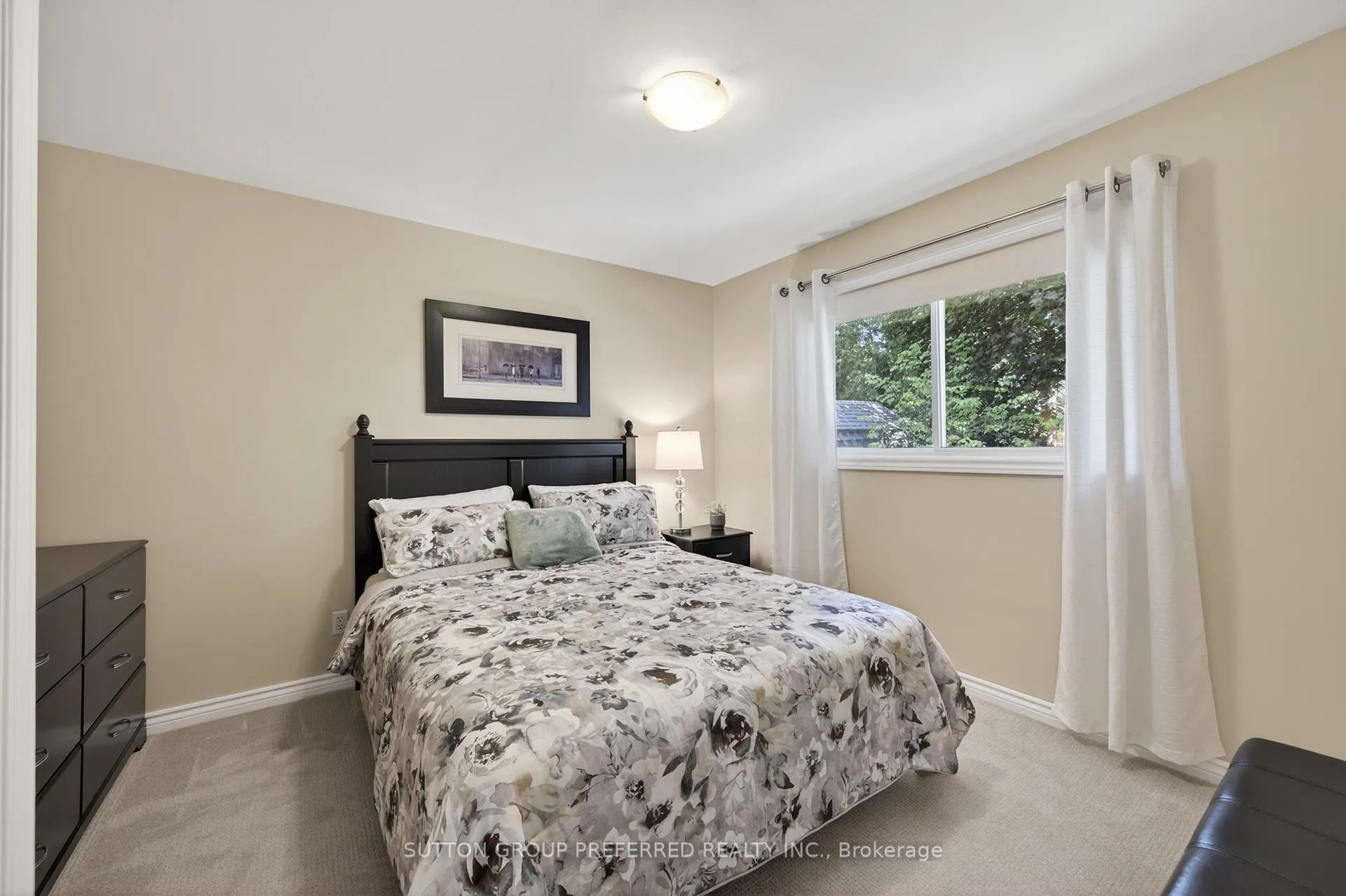 Photo 17 of 647 Glengyle Crescent, London, North H — HOMEH