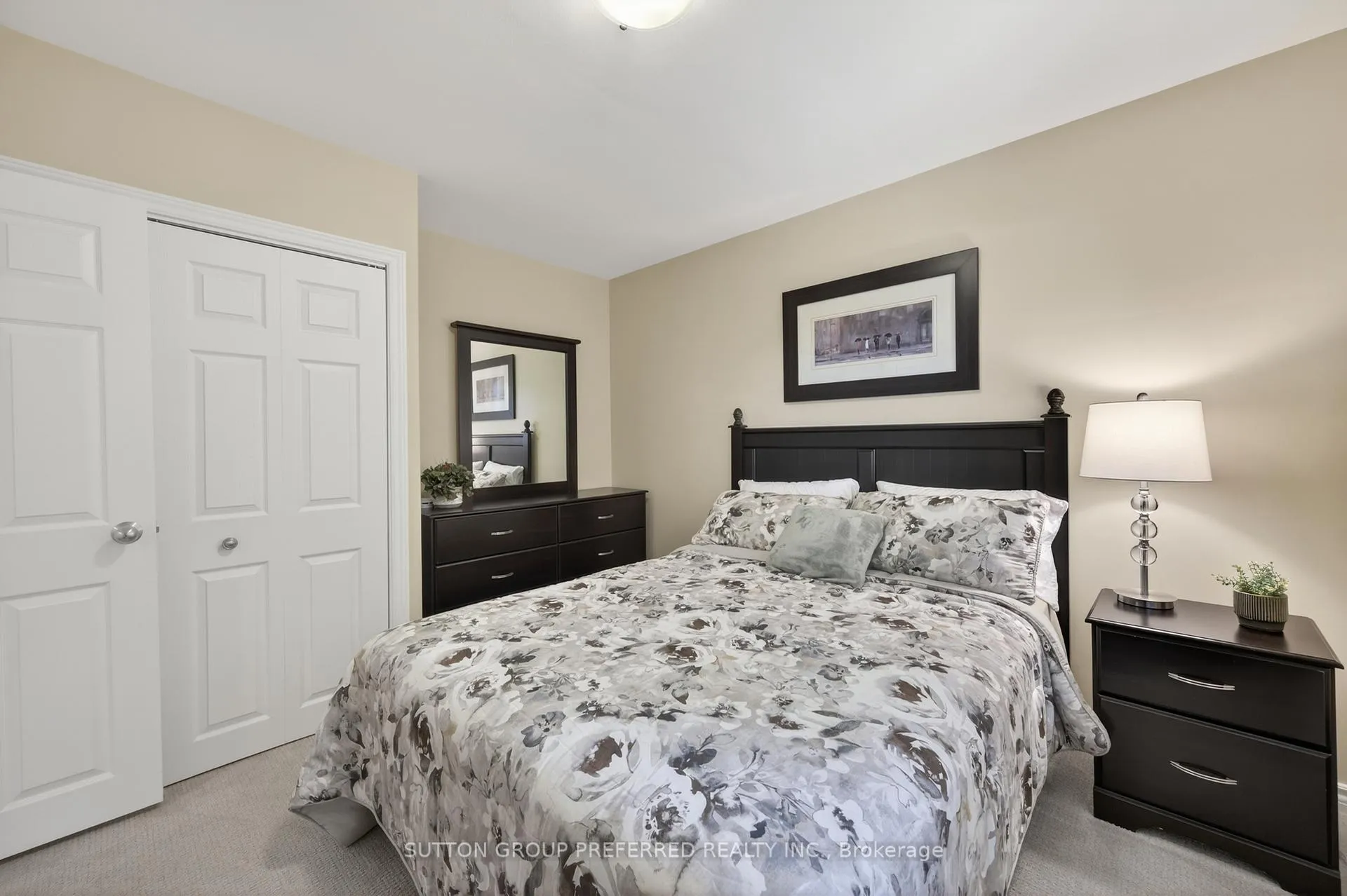 Photo 18 of 647 Glengyle Crescent, London, North H — HOMEH