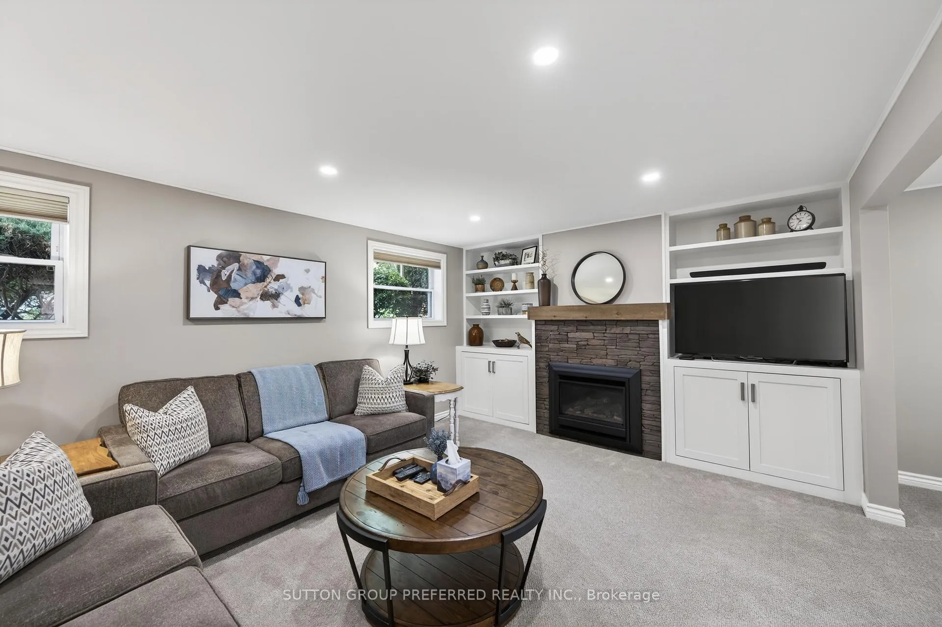Photo 23 of 647 Glengyle Crescent, London, North H — HOMEH