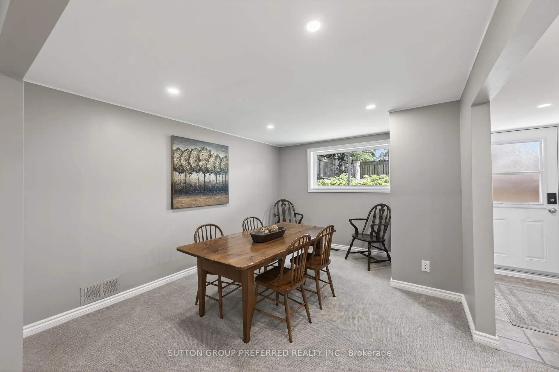 Photo 25 of 647 Glengyle Crescent, London, North H — HOMEH