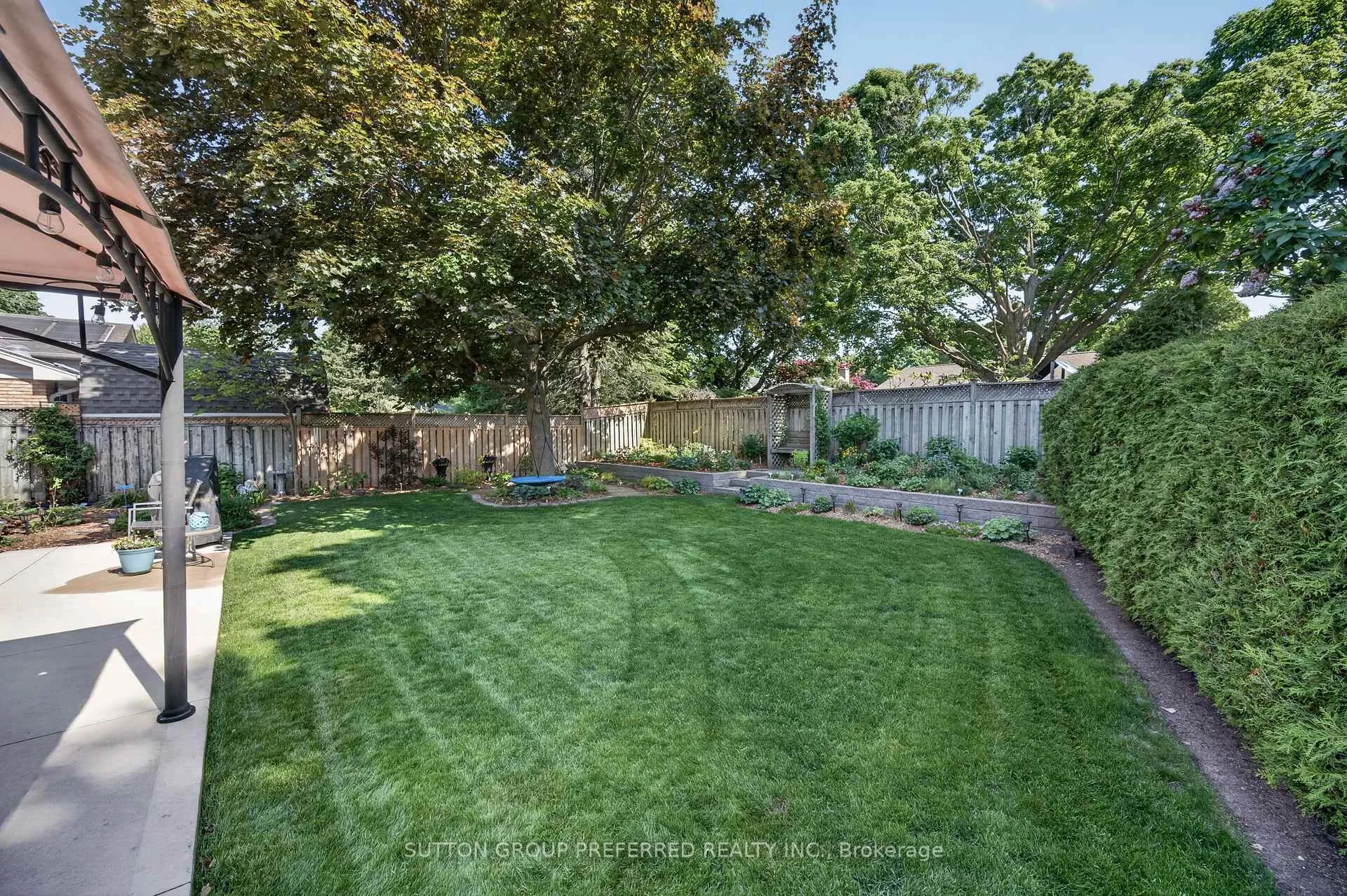 Photo 31 of 647 Glengyle Crescent, London, North H — HOMEH
