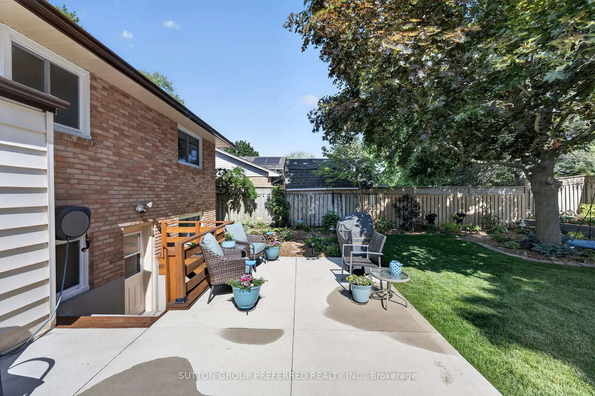 Photo 33 of 647 Glengyle Crescent, London, North H — HOMEH