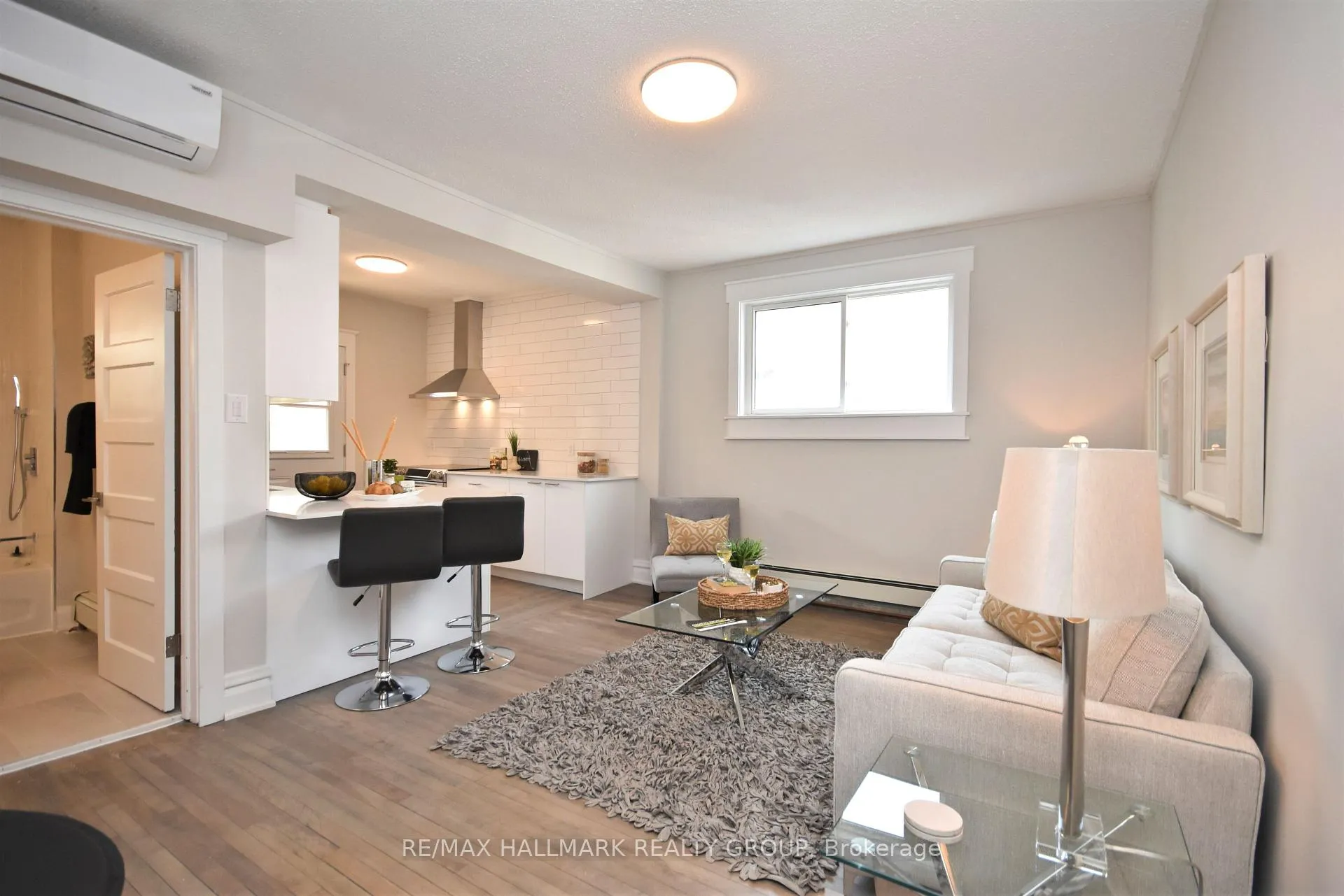 Photo 4 of Unit 2, 375 MacKay Street, Ottawa, Lindenlea — HOMEH