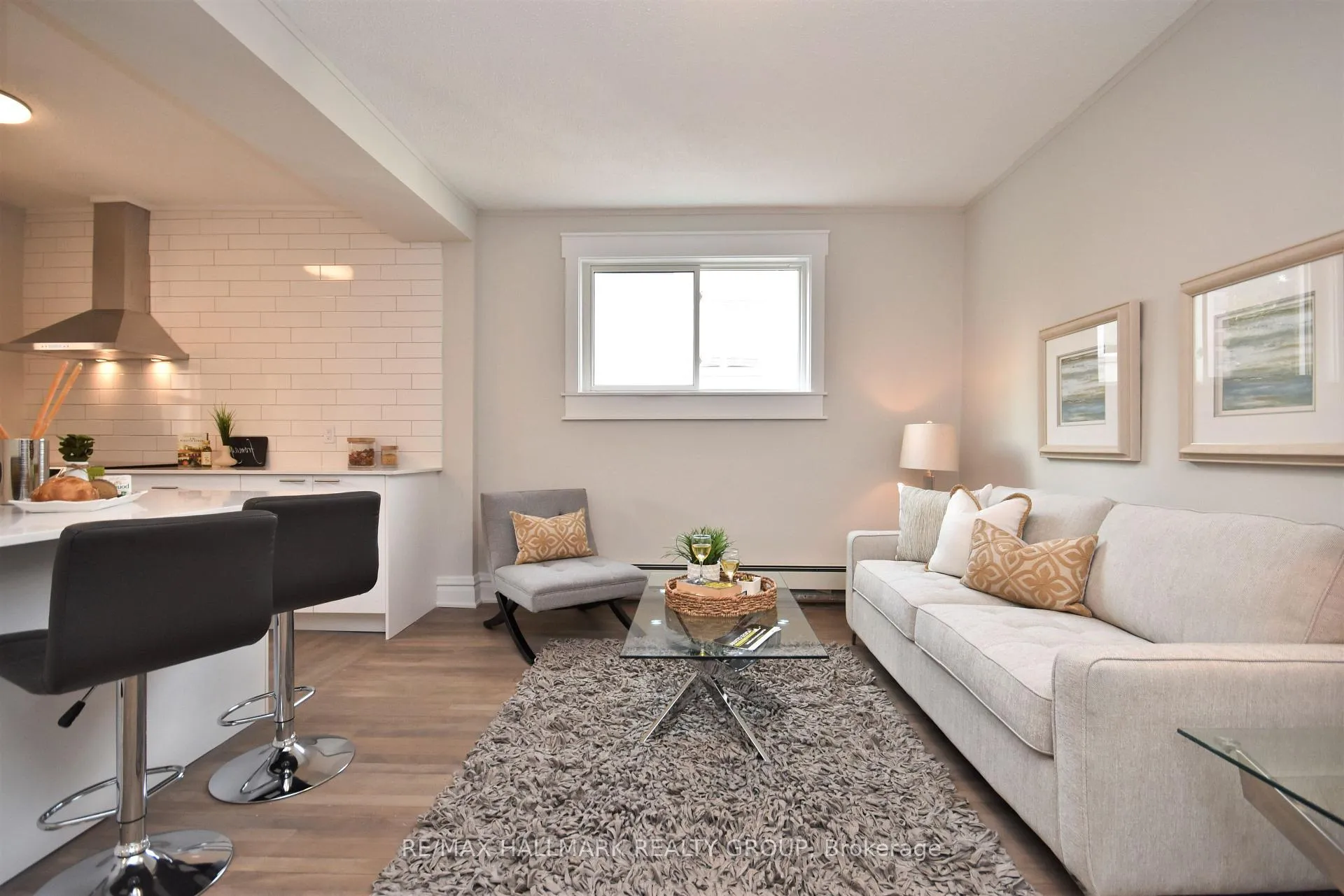 Photo 5 of Unit 2, 375 MacKay Street, Ottawa, Lindenlea — HOMEH