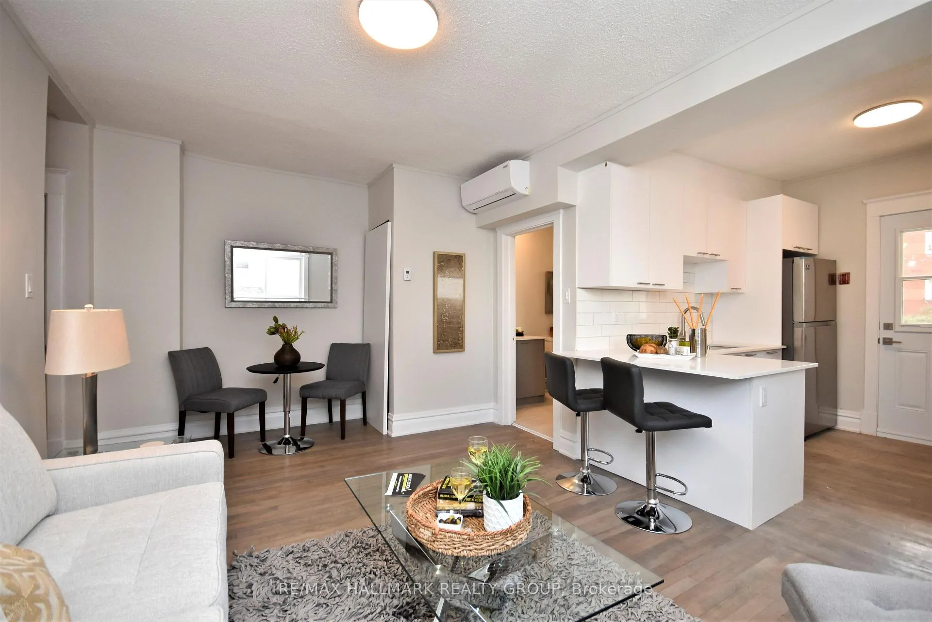 Photo 8 of Unit 2, 375 MacKay Street, Ottawa, Lindenlea — HOMEH