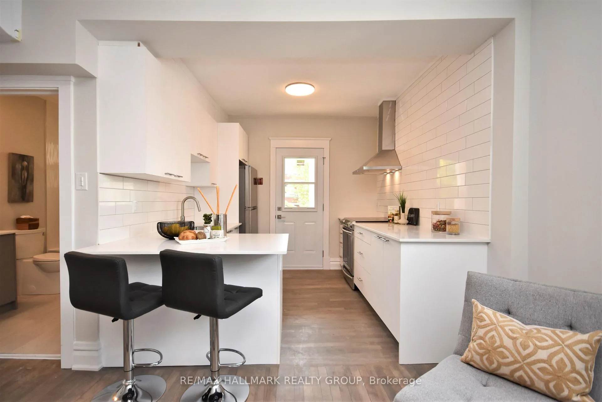 Photo 10 of Unit 2, 375 MacKay Street, Ottawa, Lindenlea — HOMEH