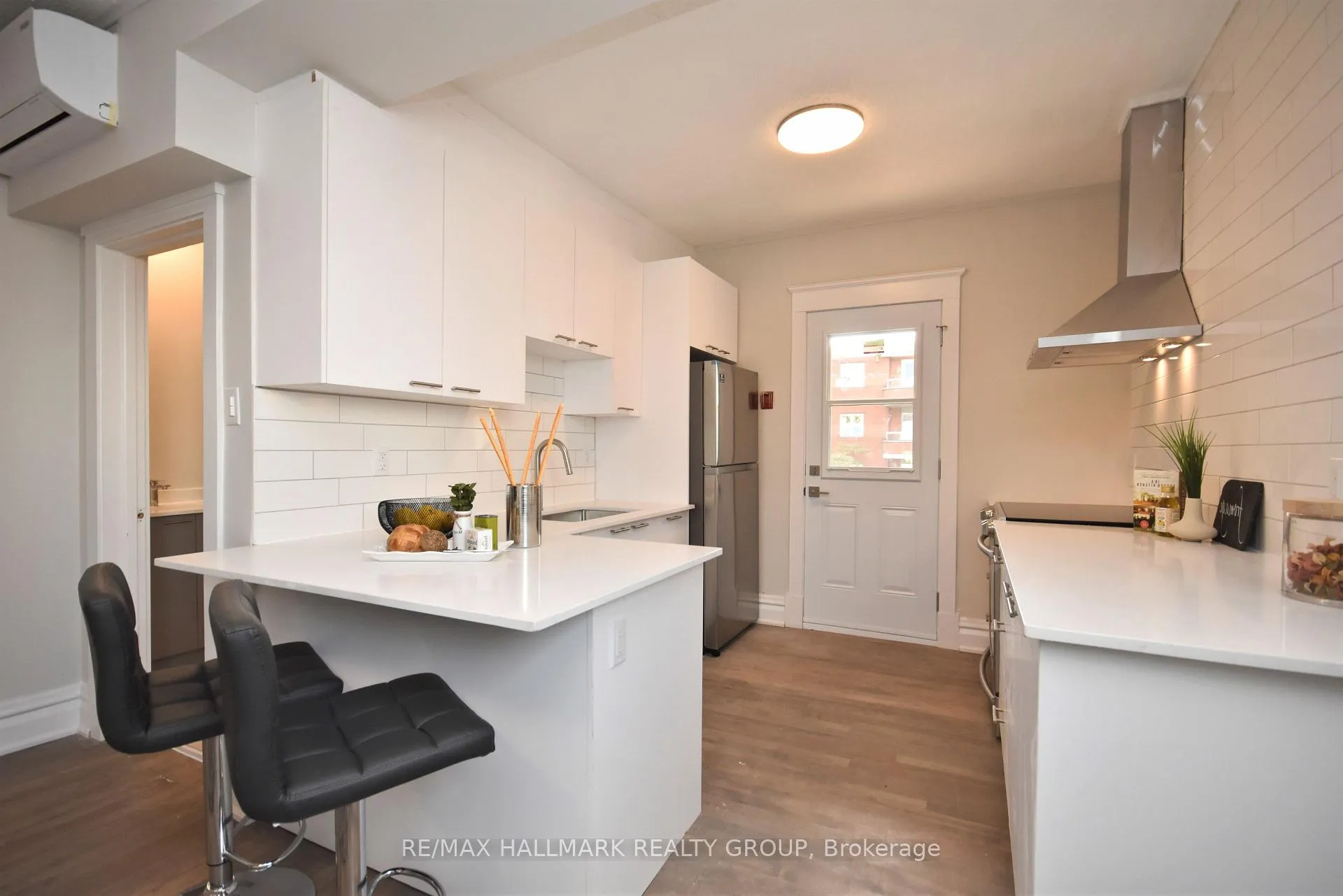 Photo 12 of Unit 2, 375 MacKay Street, Ottawa, Lindenlea — HOMEH
