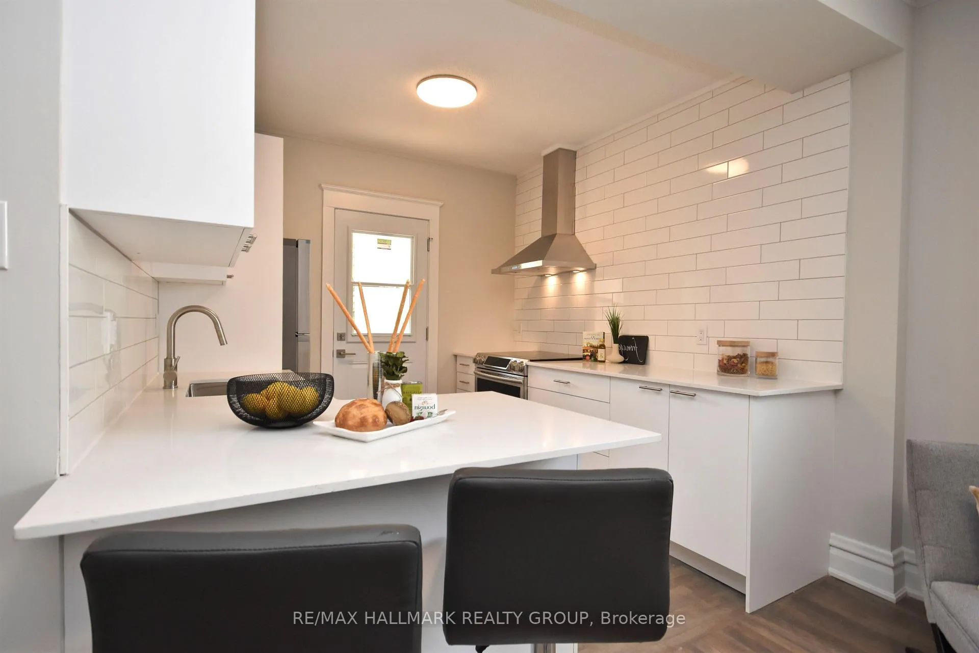 Photo 13 of Unit 2, 375 MacKay Street, Ottawa, Lindenlea — HOMEH
