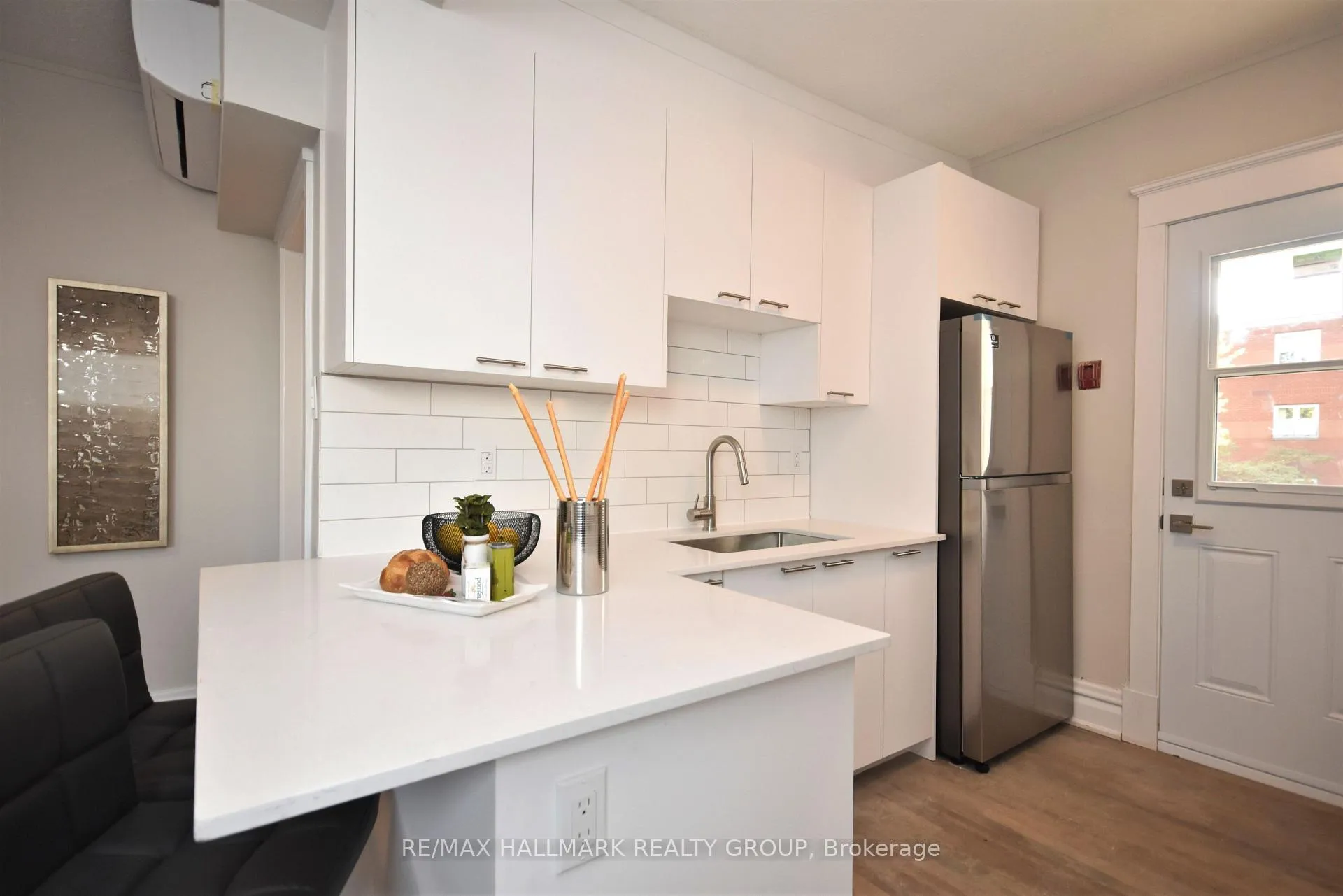 Photo 14 of Unit 2, 375 MacKay Street, Ottawa, Lindenlea — HOMEH