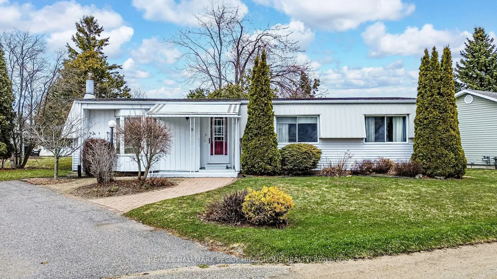 Photo 1 of 8 Carmans Cove, Innisfil, Rural Innisfil — HOMEH