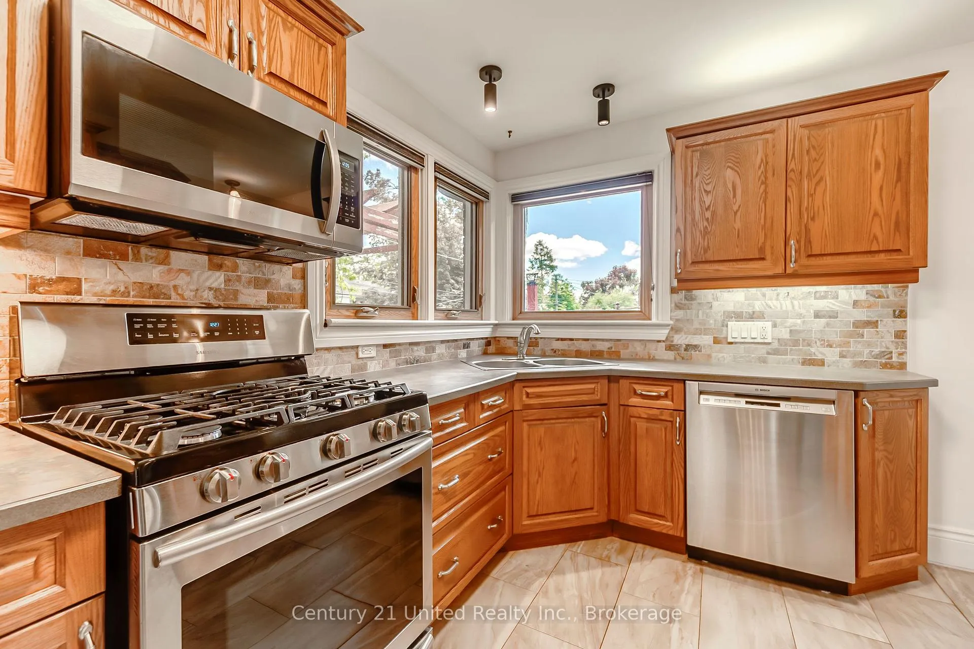 Photo 12 of 1306 Hazeldean Avenue, Peterborough, Monaghan Ward 2 — HOMEH
