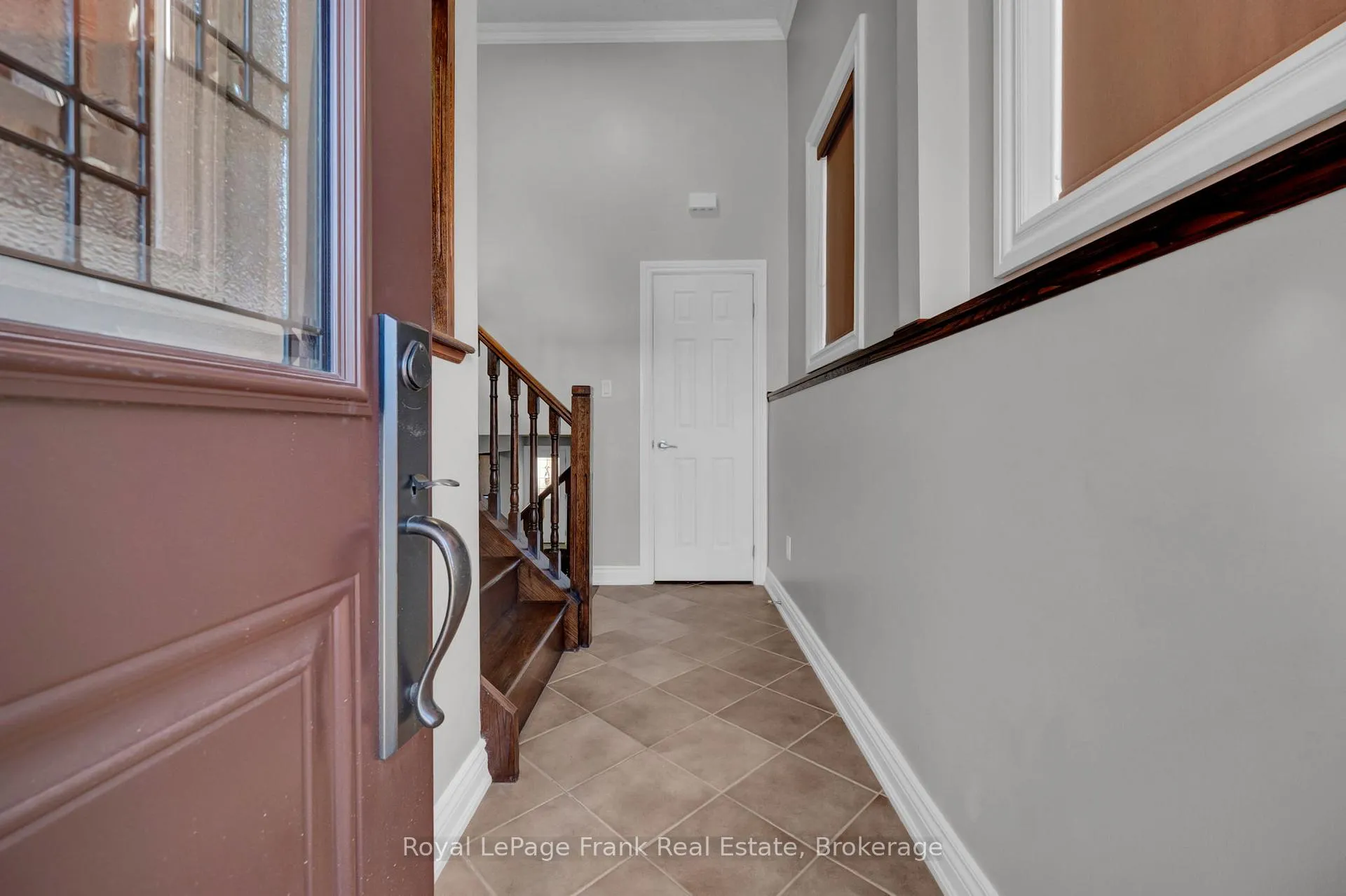 Photo 2 of 5 Empire Crescent, Clarington, Courtice — HOMEH