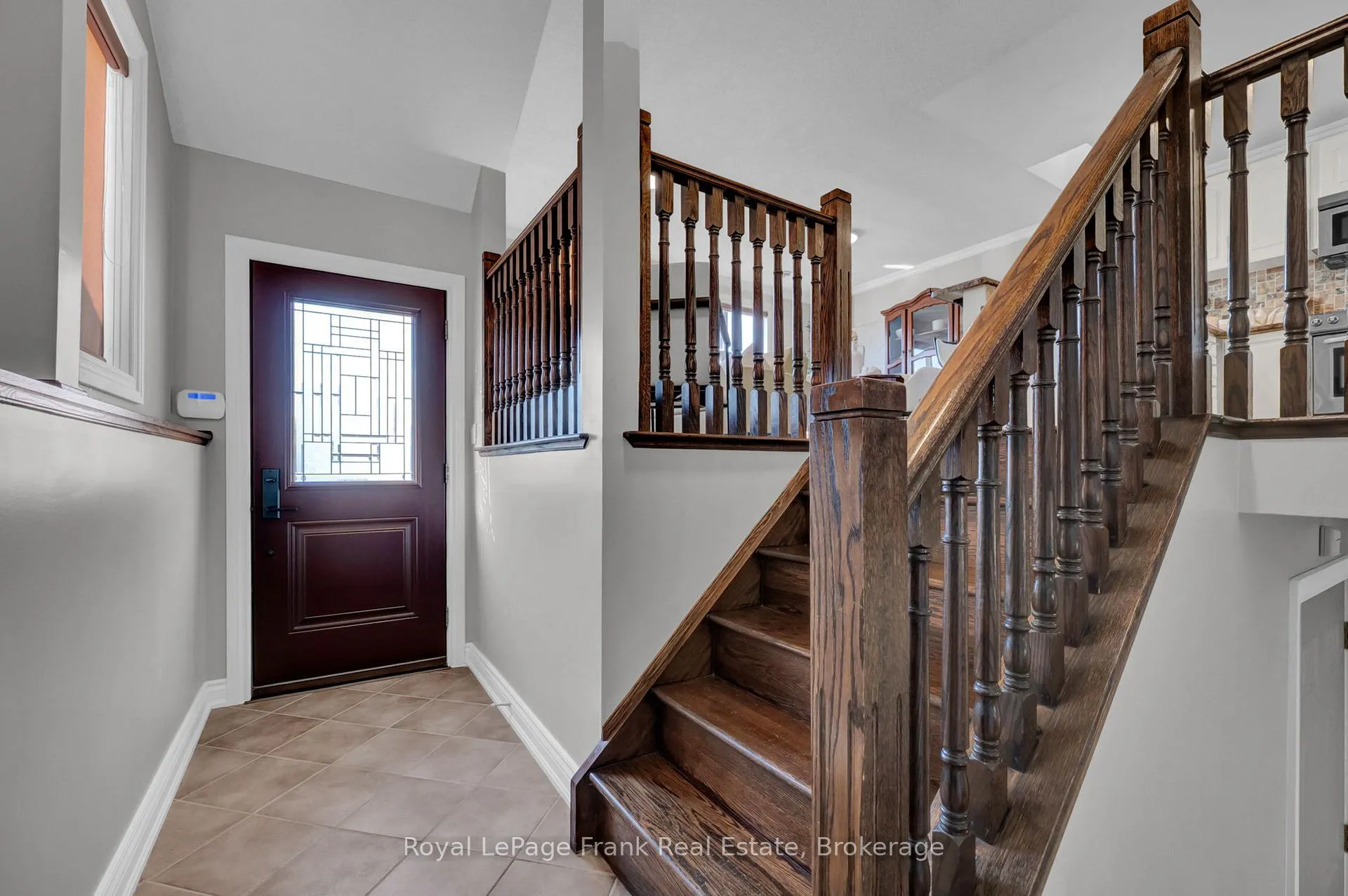 Photo 3 of 5 Empire Crescent, Clarington, Courtice — HOMEH