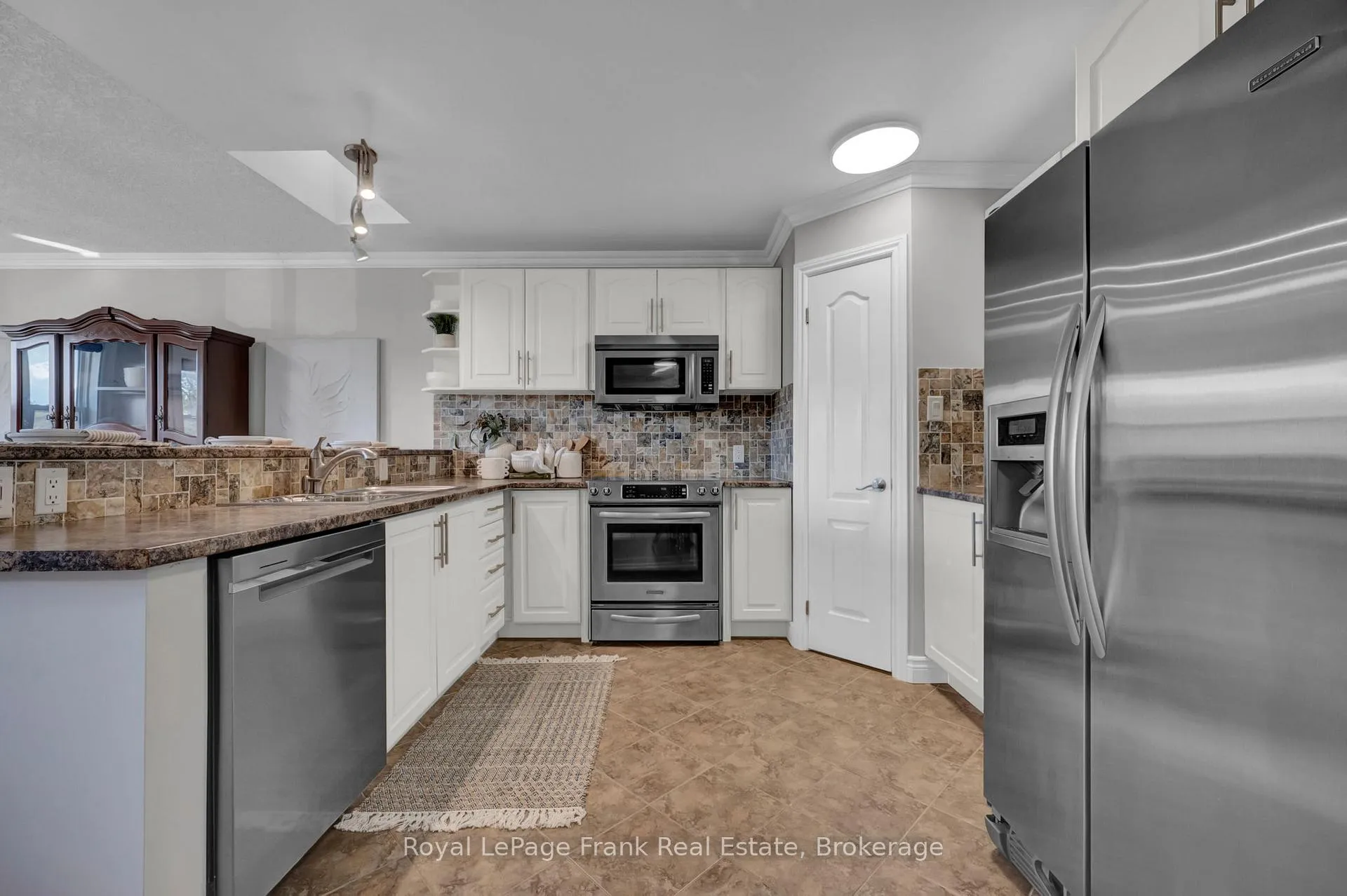 Photo 5 of 5 Empire Crescent, Clarington, Courtice — HOMEH