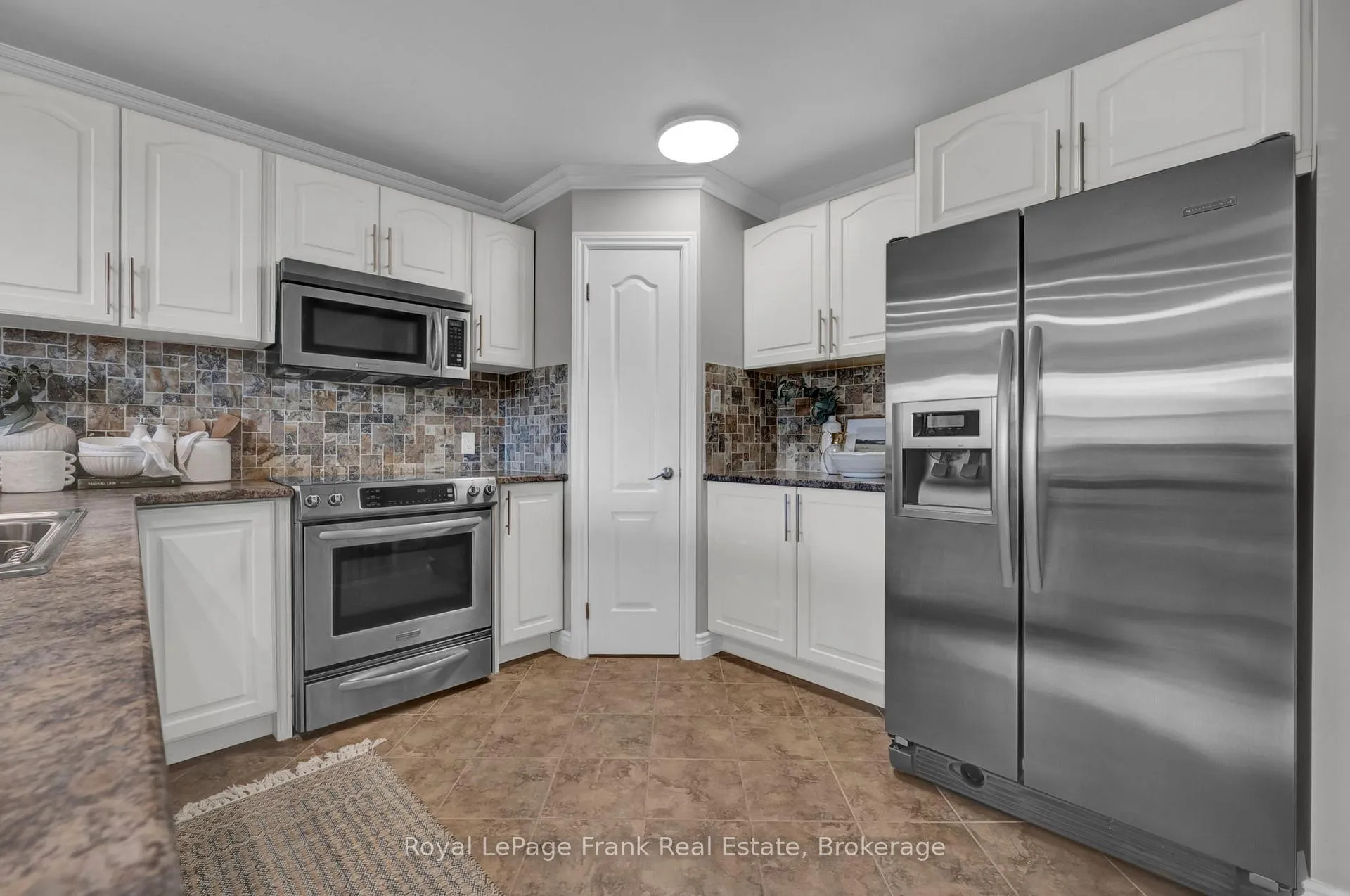 Photo 6 of 5 Empire Crescent, Clarington, Courtice — HOMEH