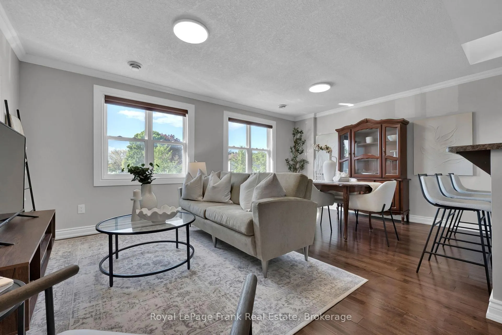 Photo 7 of 5 Empire Crescent, Clarington, Courtice — HOMEH