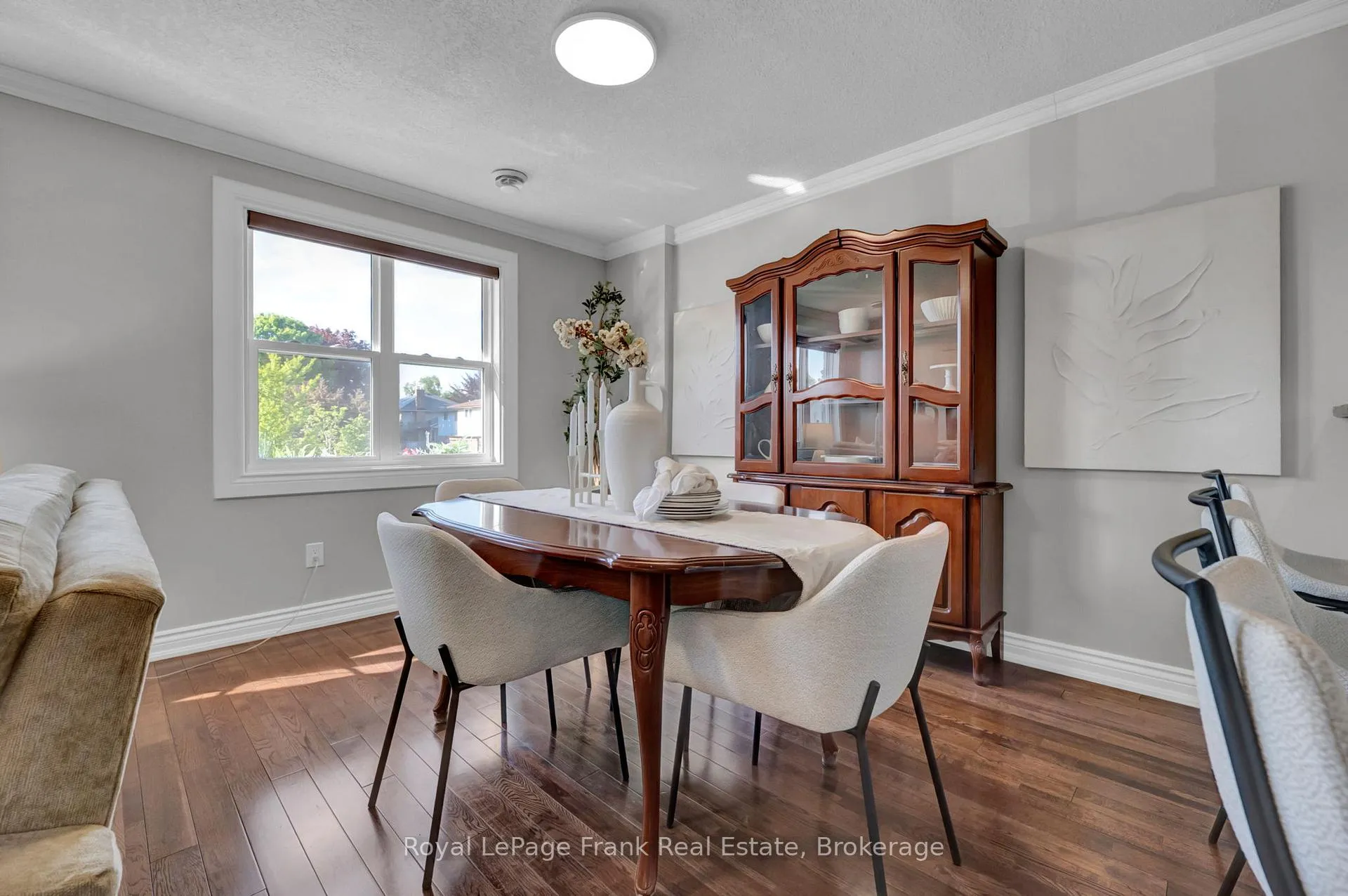 Photo 9 of 5 Empire Crescent, Clarington, Courtice — HOMEH