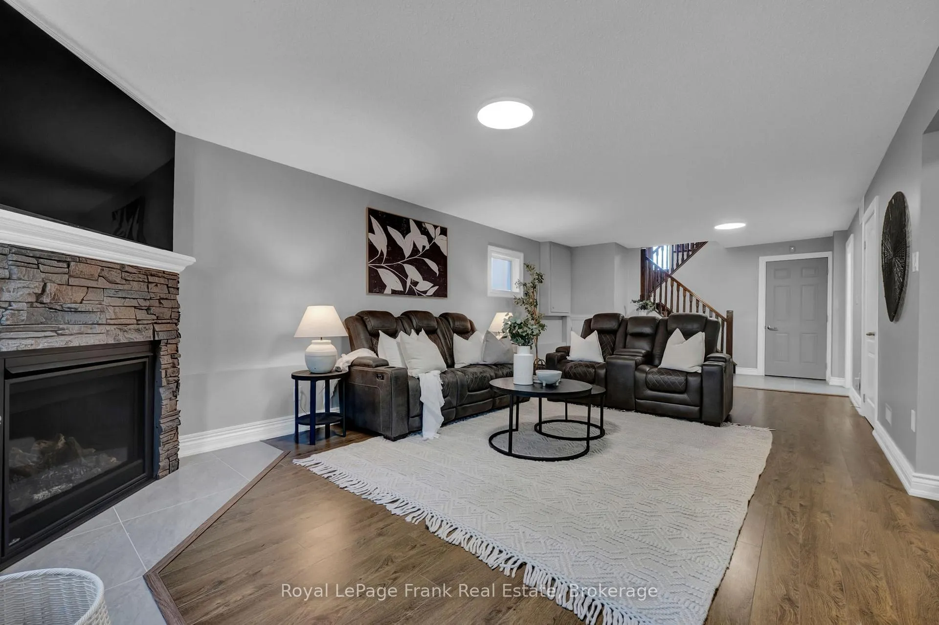 Photo 21 of 5 Empire Crescent, Clarington, Courtice — HOMEH