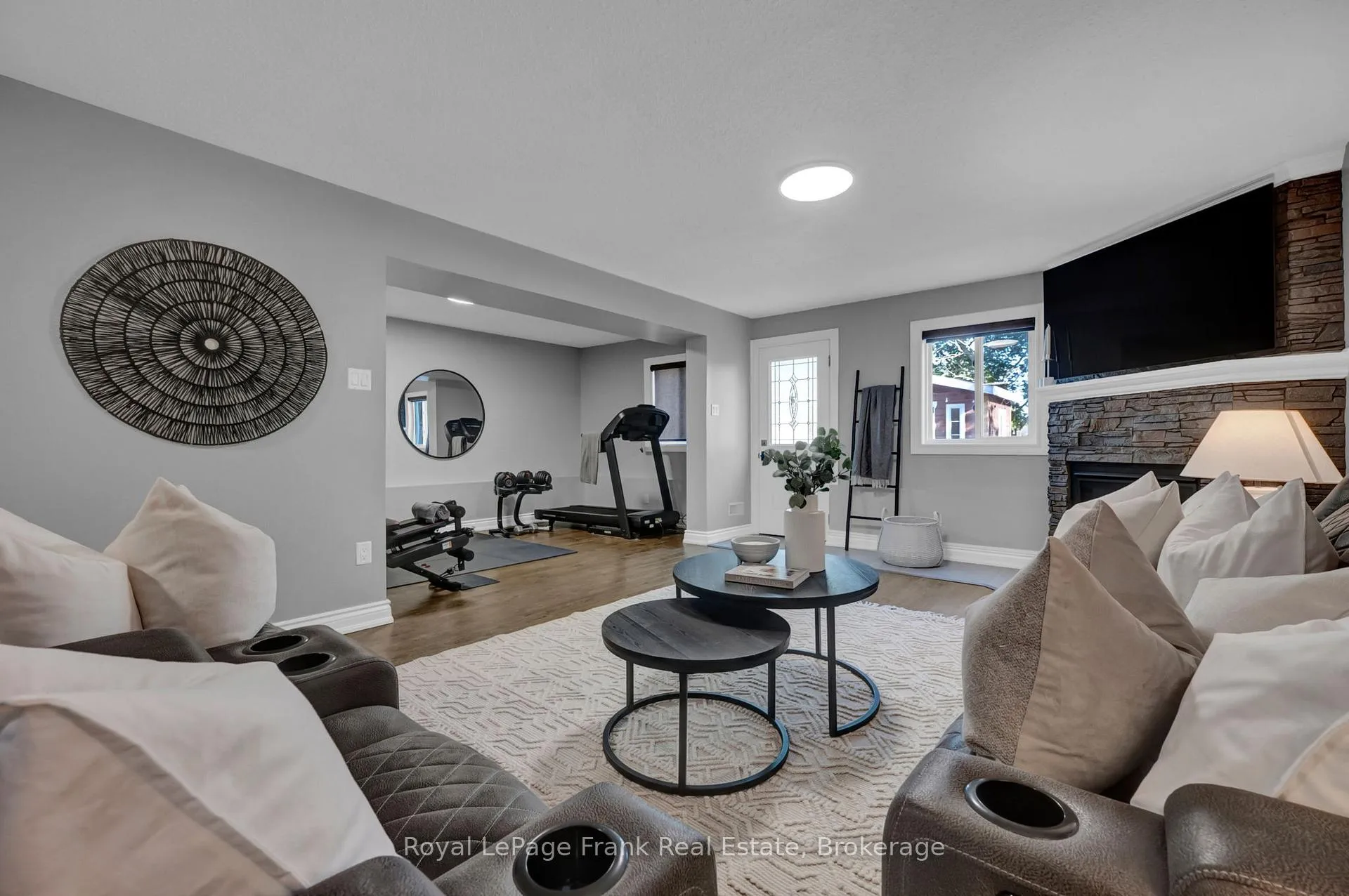 Photo 24 of 5 Empire Crescent, Clarington, Courtice — HOMEH