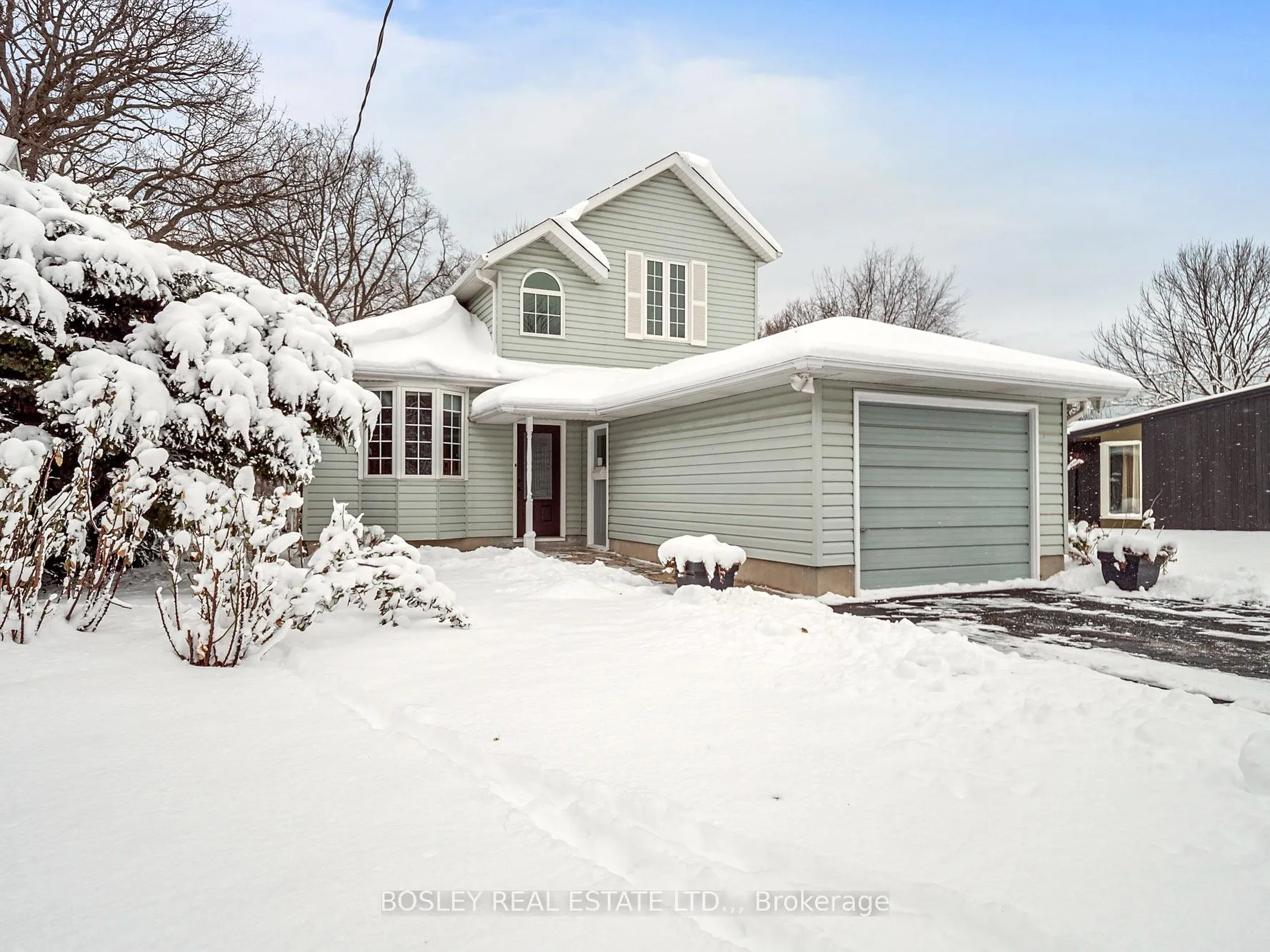 Photo 3 of 48 Henley Drive, St. Catharines, Martindale Pond — HOMEH