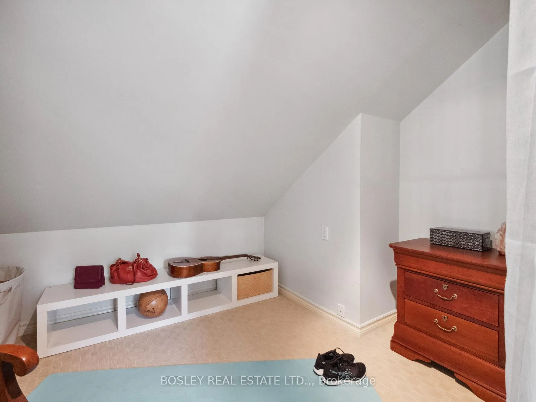 Photo 25 of 48 Henley Drive, St. Catharines, Martindale Pond — HOMEH