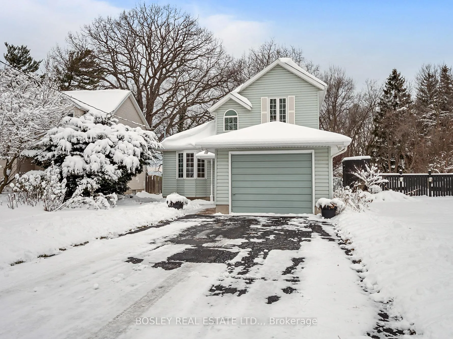 Photo 32 of 48 Henley Drive, St. Catharines, Martindale Pond — HOMEH
