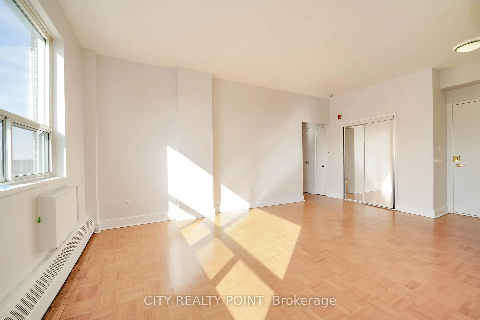 Photo 6 of Unit 201, 490 Eglinton Avenue E, Toronto, Mount Pleasant East — HOMEH