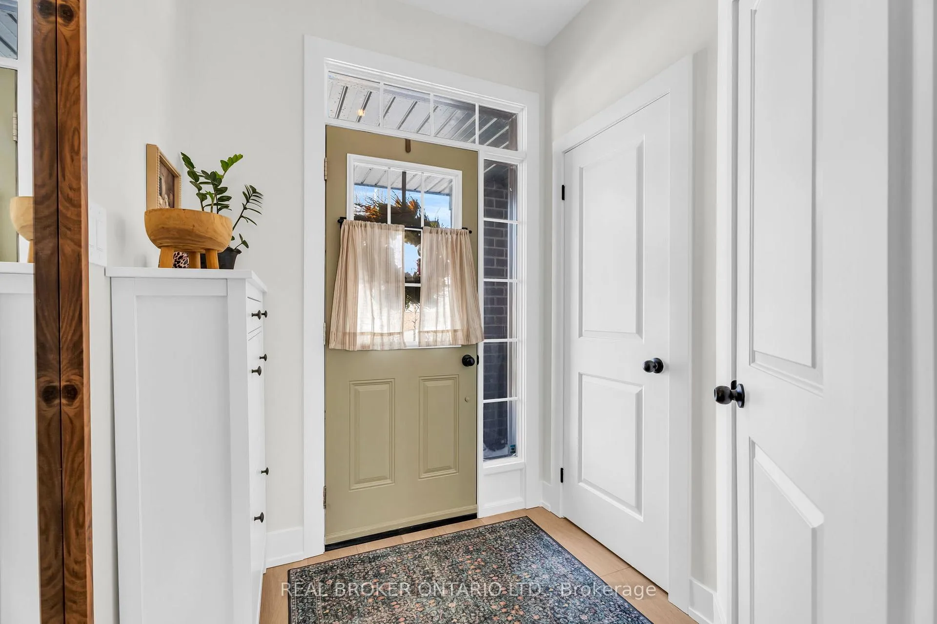 Photo 5 of Unit 22, 690 Broadway, Orangeville — HOMEH
