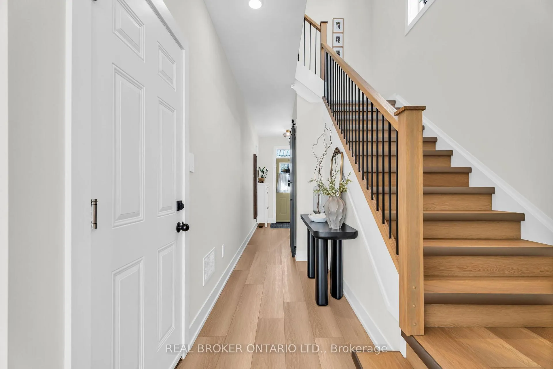 Photo 6 of Unit 22, 690 Broadway, Orangeville — HOMEH