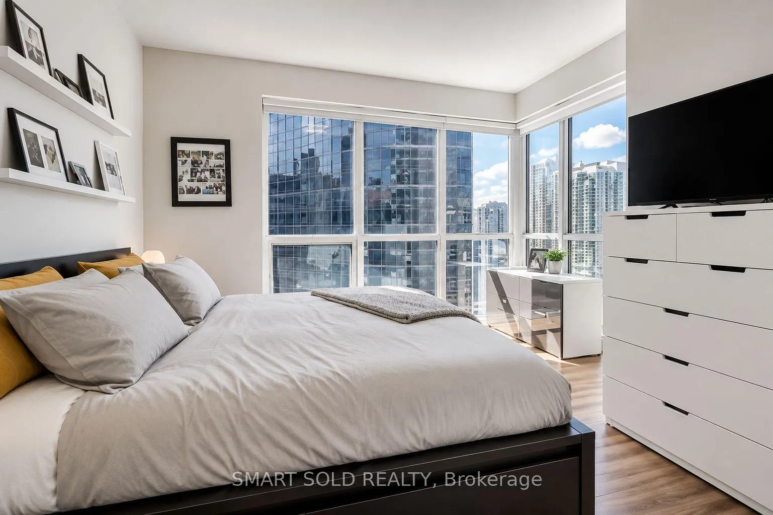 Photo 12 of Unit 1712, 300 Front Street W, Toronto, Waterfront Communities — HOMEH