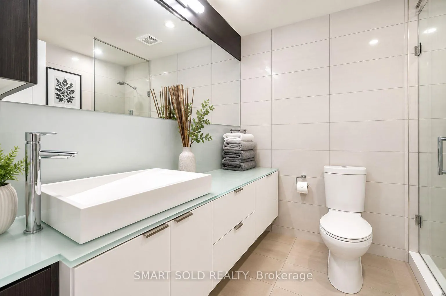 Photo 15 of Unit 1712, 300 Front Street W, Toronto, Waterfront Communities — HOMEH