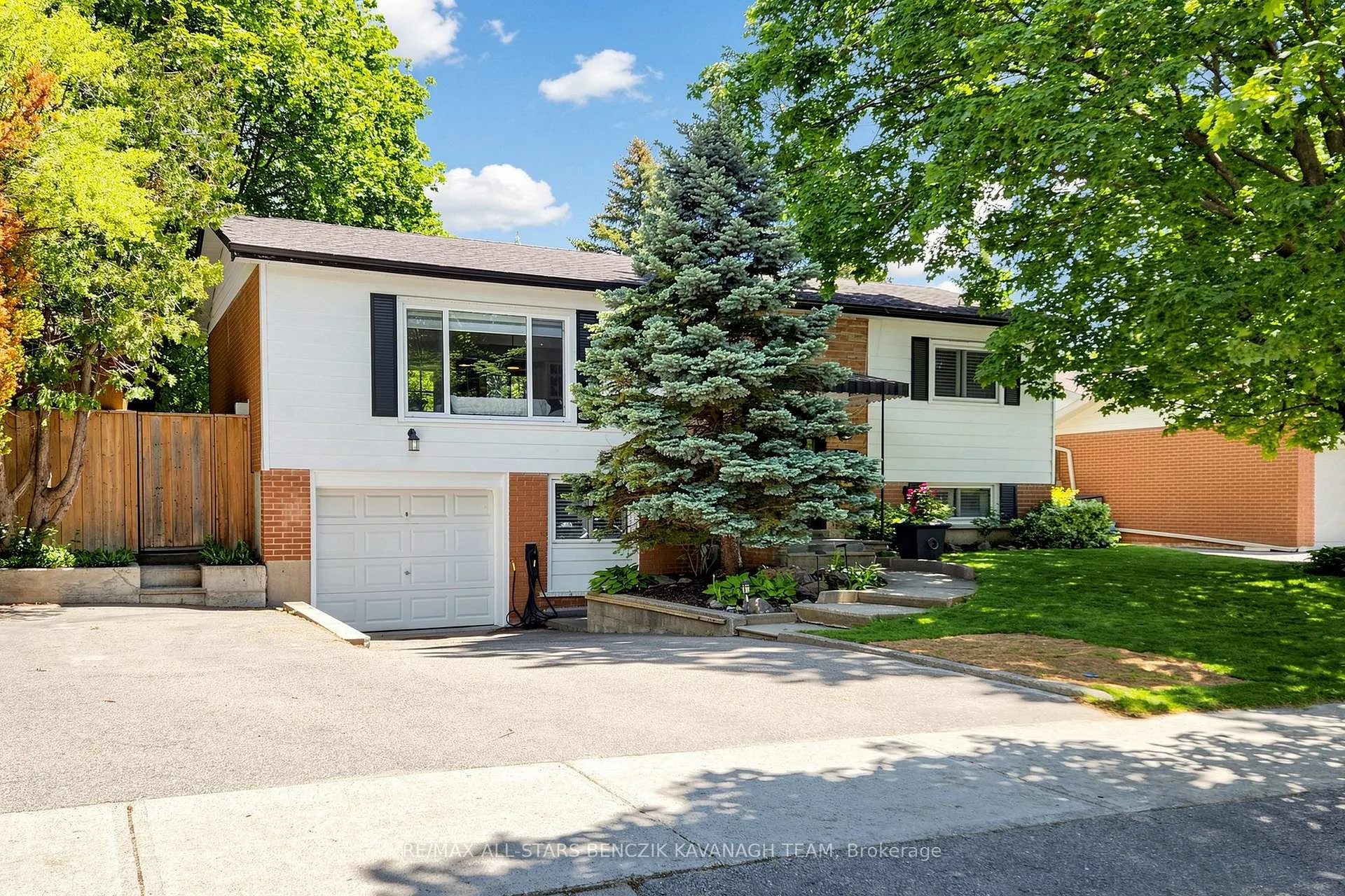 Photo 2 of 65 Wootten Way N, Markham, Markham Village — HOMEH