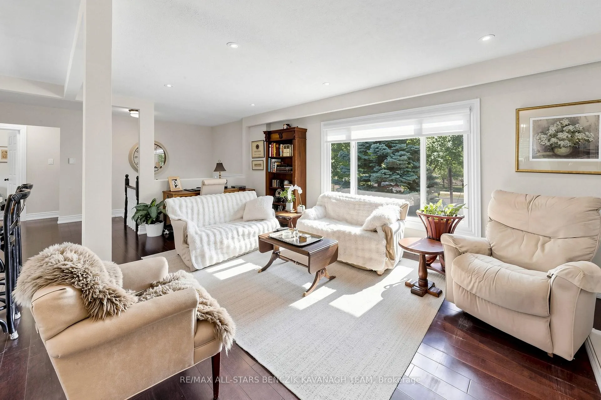 Photo 5 of 65 Wootten Way N, Markham, Markham Village — HOMEH